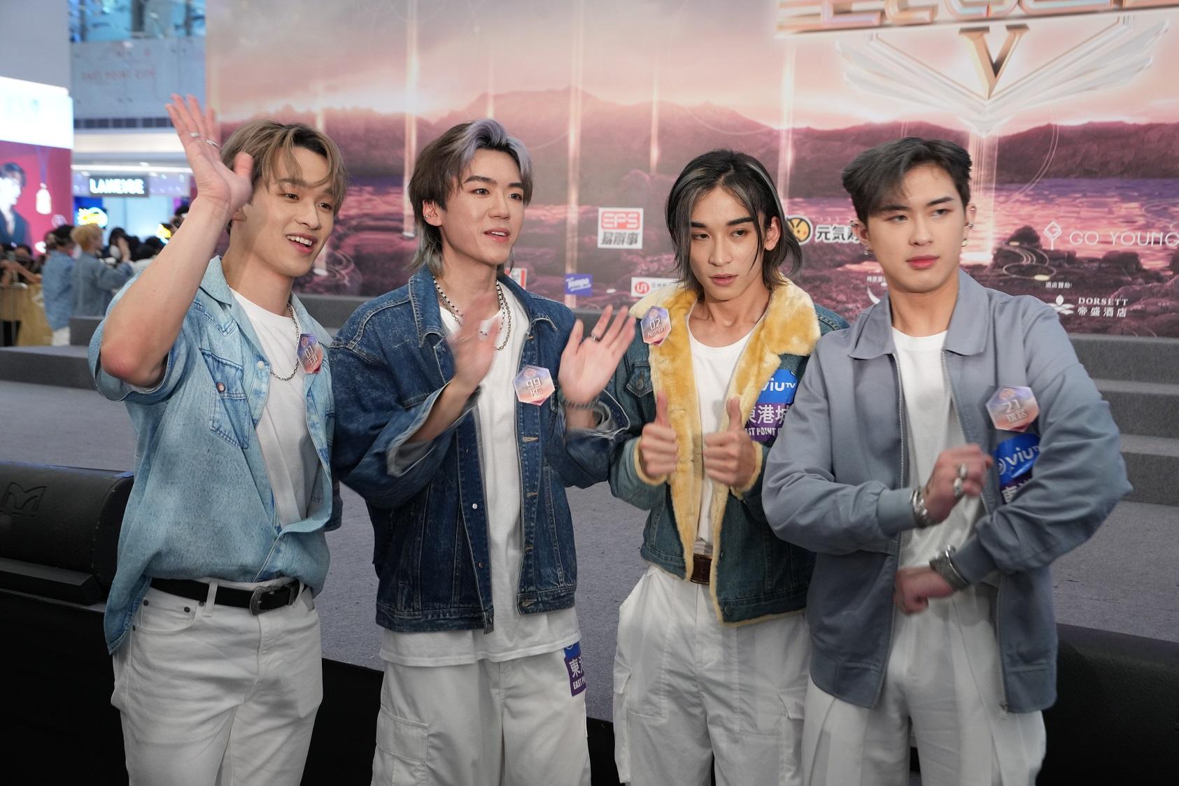 王鋒、KC、Nathan和瑞銘跟現情粉絲打招呼。(陳奕釗攝)