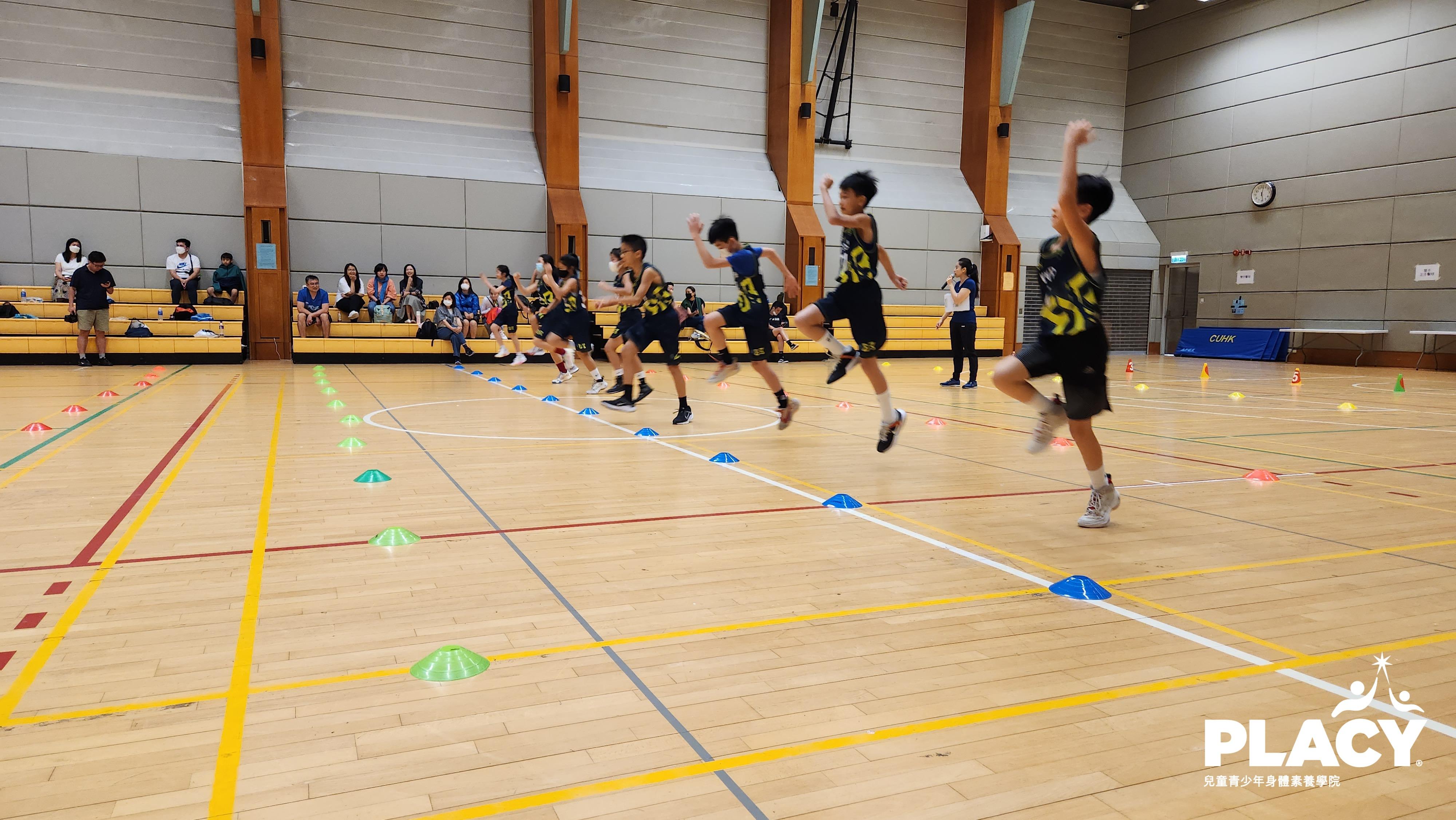 評估運動員心肺耐力、肌肉力量及耐力、靈活性等多個範疇。(中大提供)