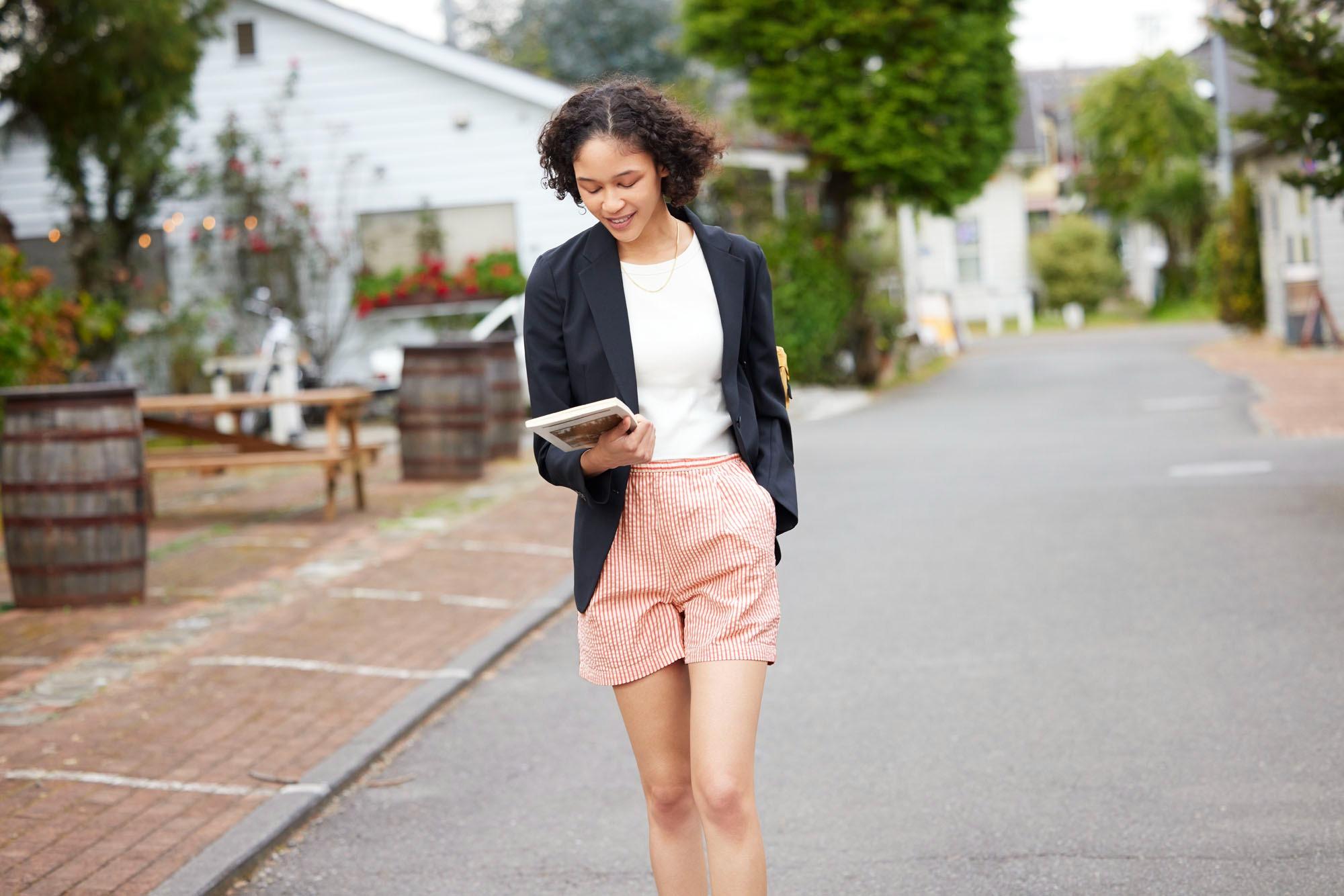 外襯西裝褸更formal,非常百搭。