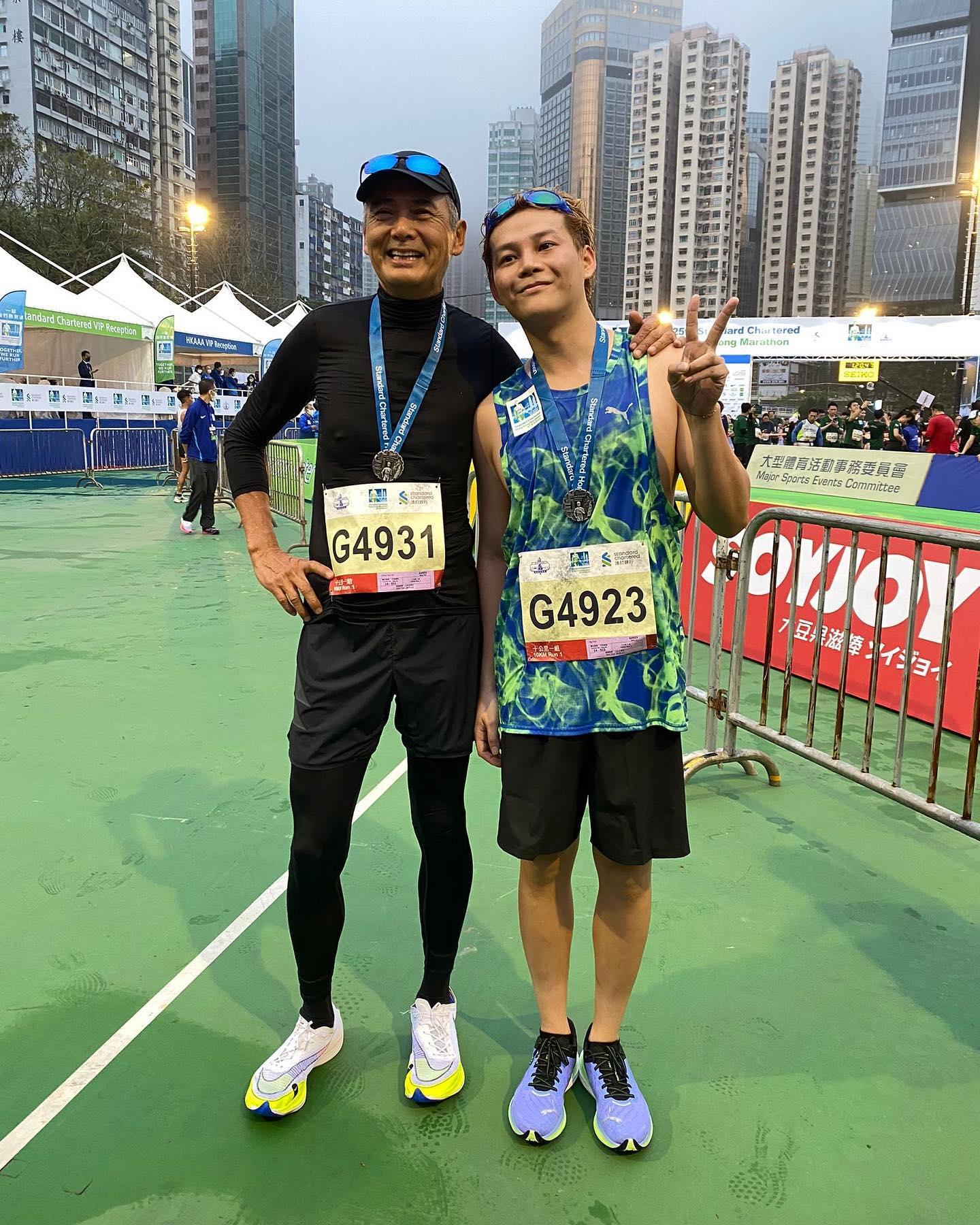 保錡衝線後喜遇發哥,成功集郵。