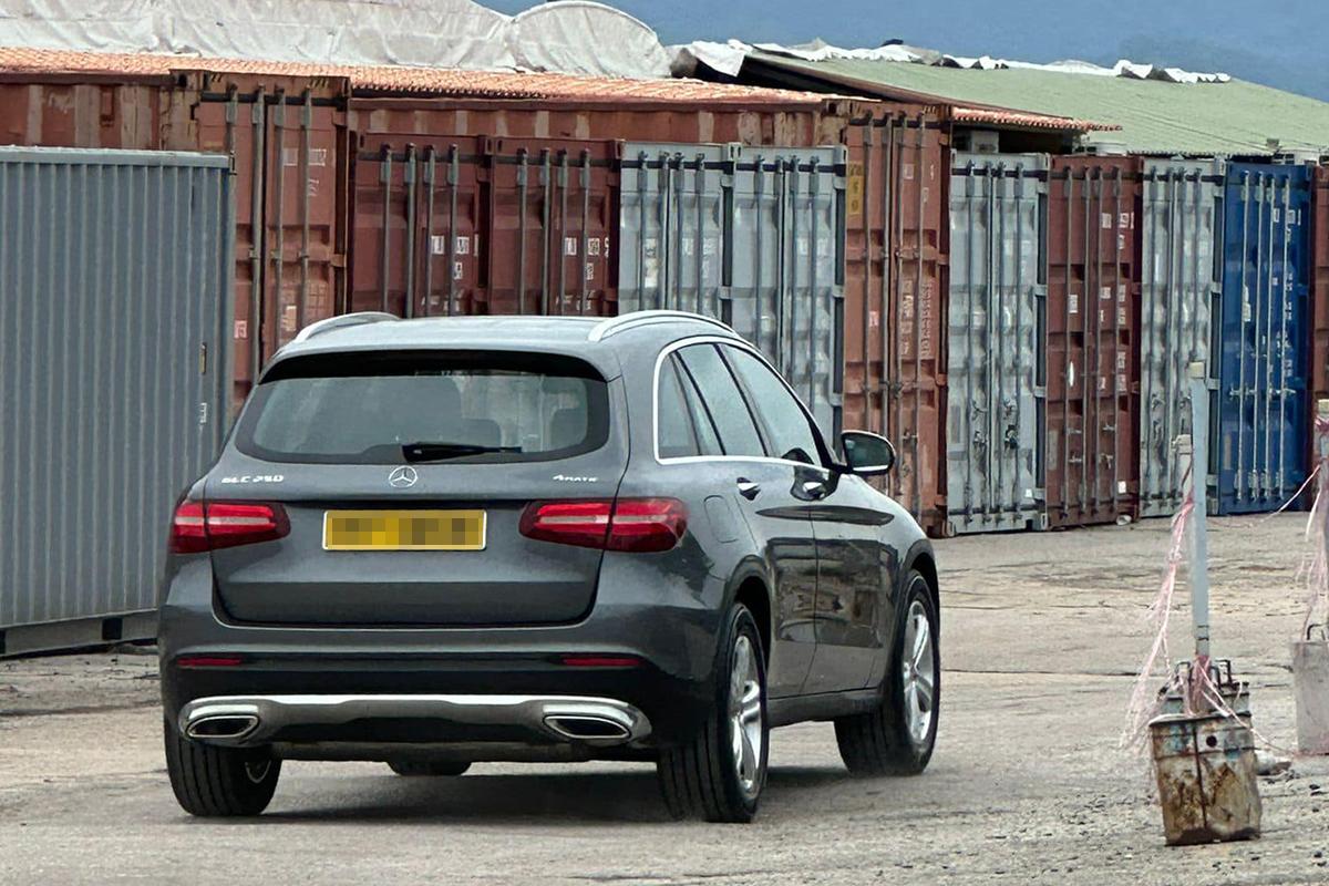 燒烤場職員事後追截涉事私家車無果,只能拍下其車輛和車牌。(網民Li Eric圖片)