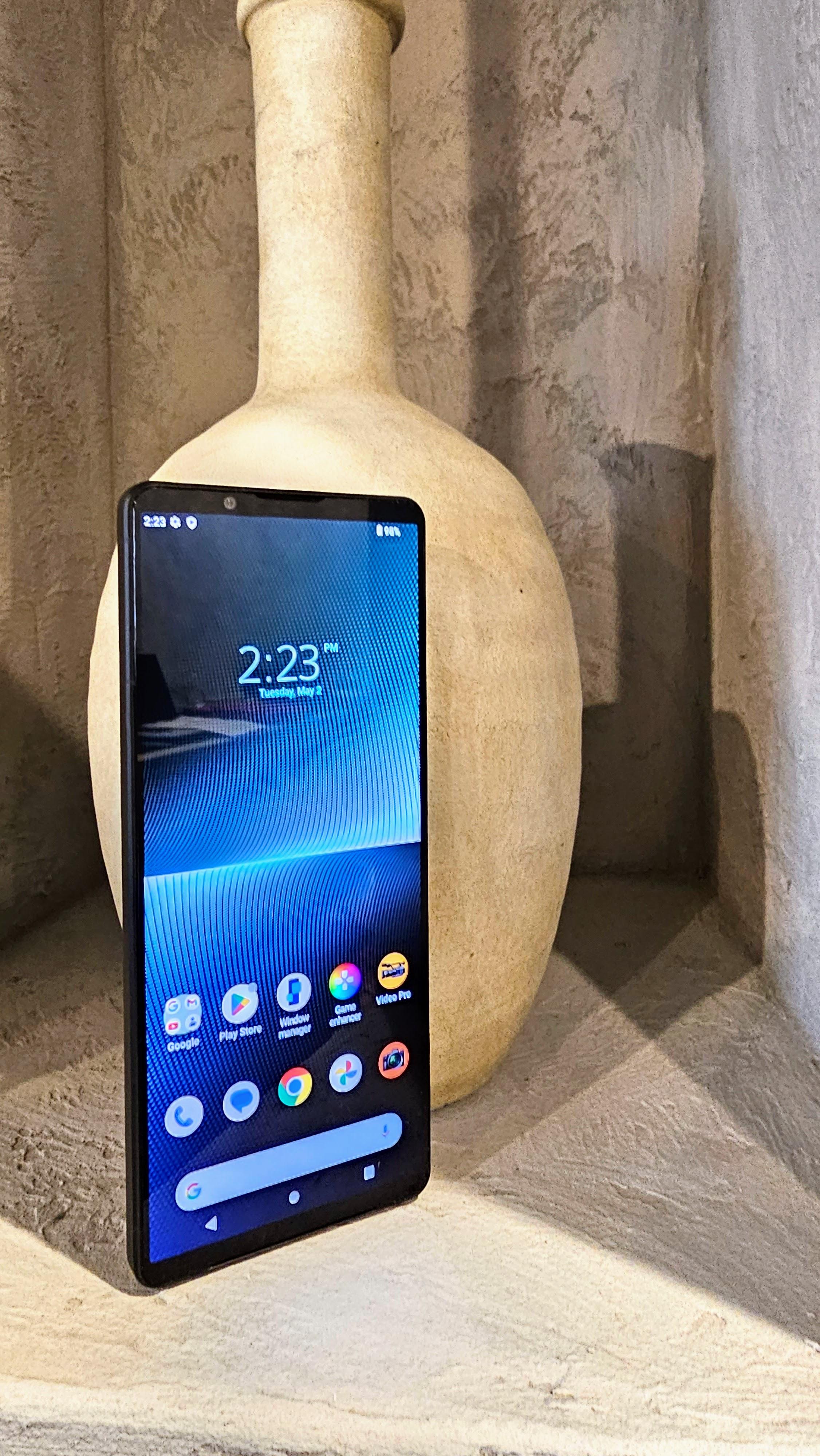 沿用6.5吋4K OLED屏,支援120Hz更新率。