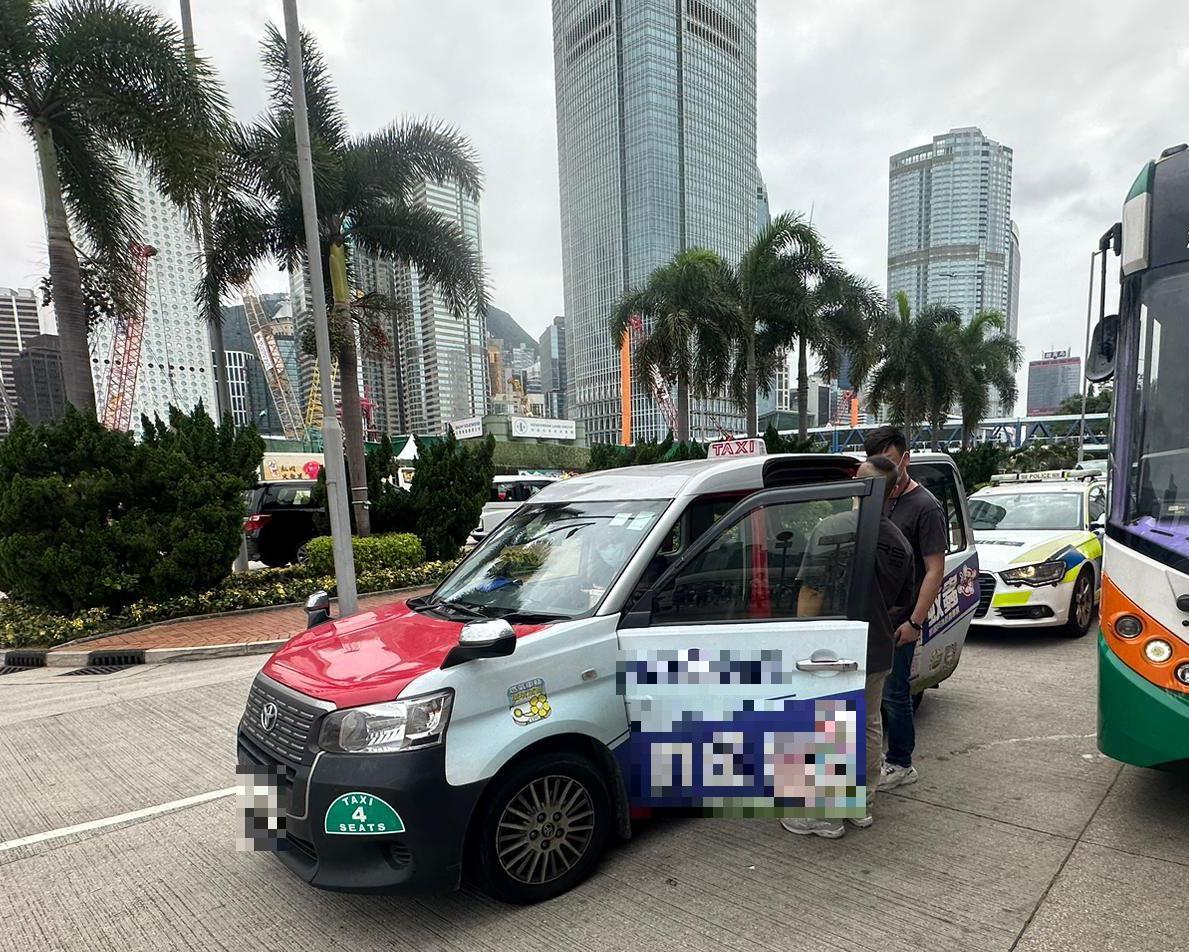 五一黃金周2023|警拘兩的士司機涉濫收車資 蘭桂坊去跑馬地索價300元收貴3倍