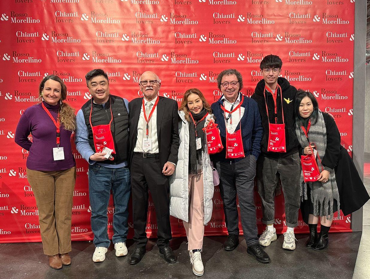 賣手要往世界各地與商家接洽,大大增廣見識。