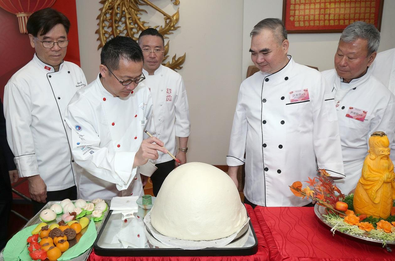 Ray Online|國際名廚慈善宴辦「千歲預宴」 5大名廚與人瑞長者預祝母親節