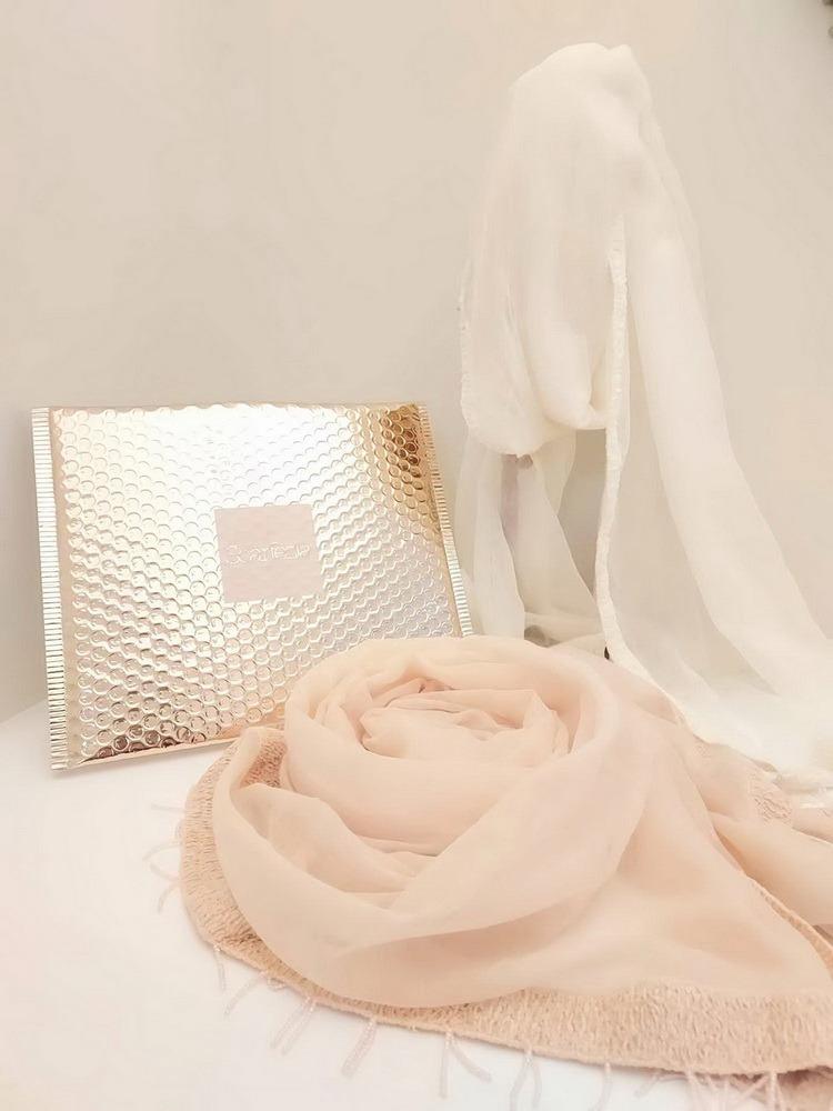 母親節禮物2023推介|Scarfesia 印度Fine Wool輕柔手工繡邊披肩 $499(原價 $1,280)