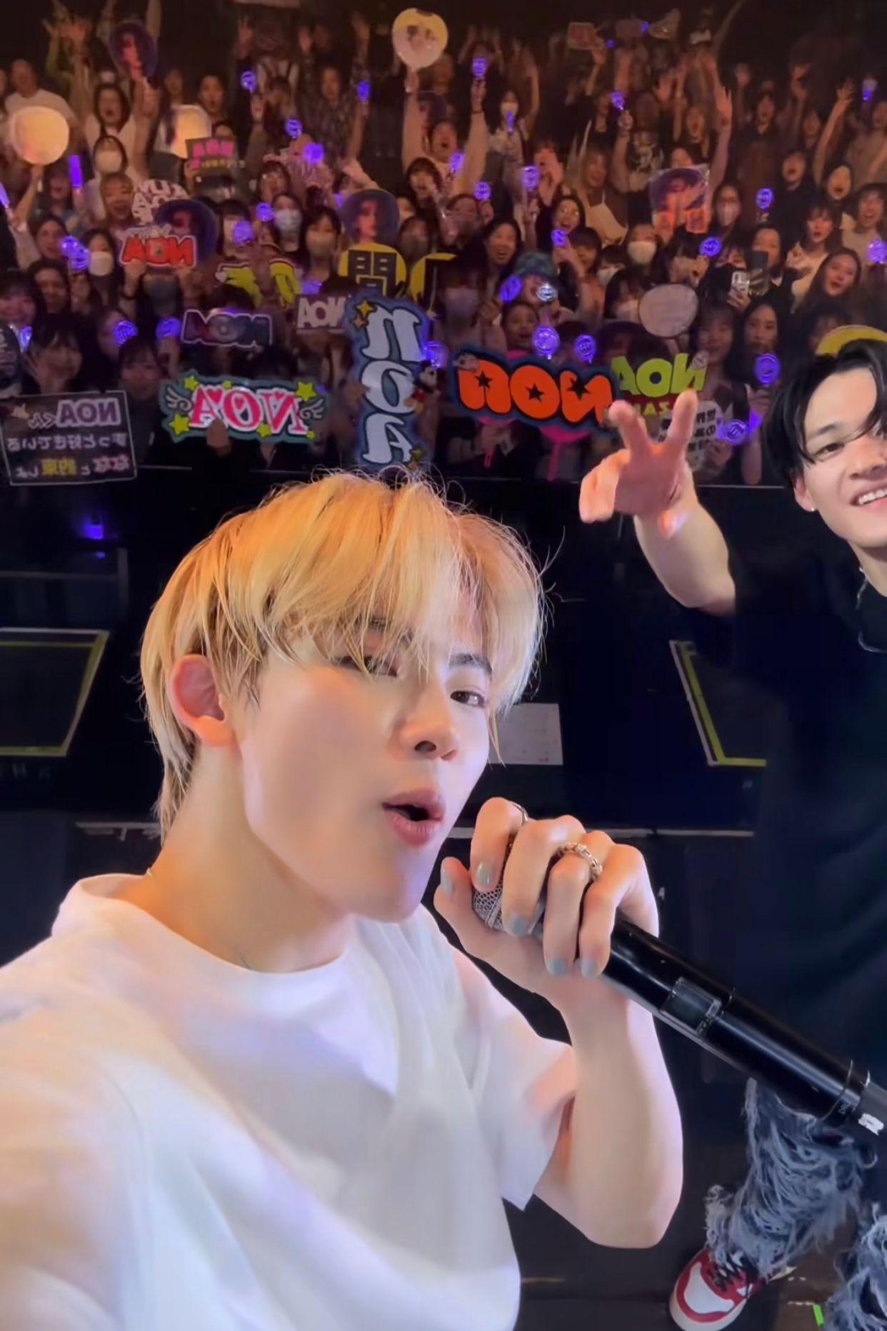 NOA與全場粉絲大合照。