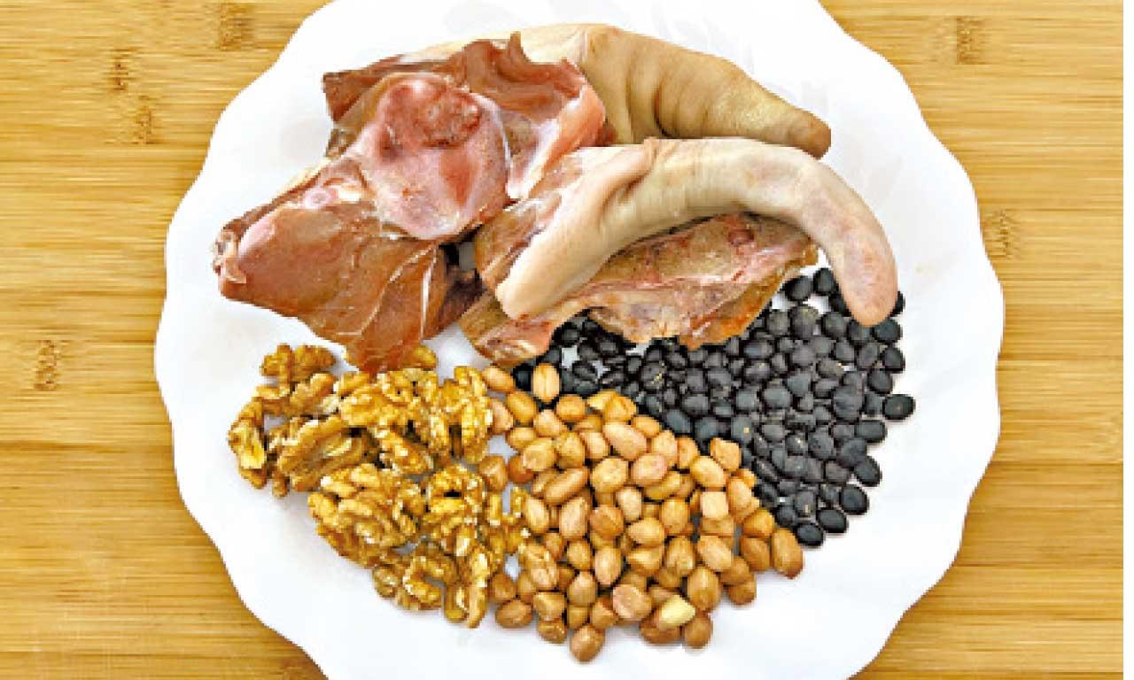 黑豆合桃花生煲豬尾