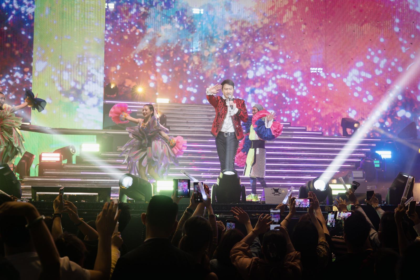 《黎明Stage on 8演唱會》在澳門新濠影滙綜藝館揭開序幕。