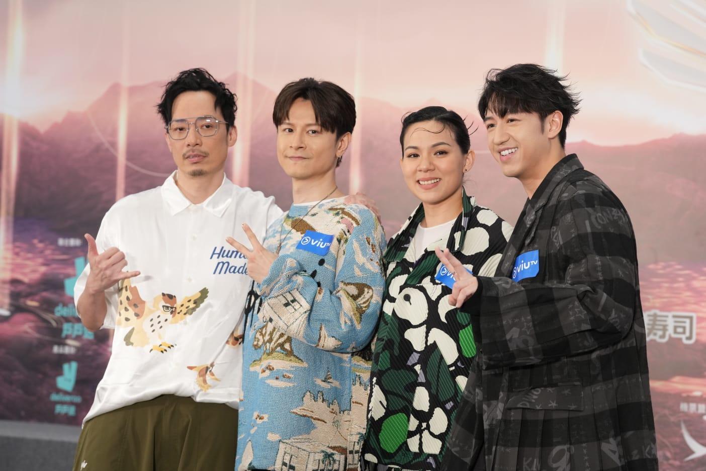 三位導師陳健安、馮允謙、韋羅莎、節目主持強尼出席《全民造星V》記者會。(陳奕釗攝)