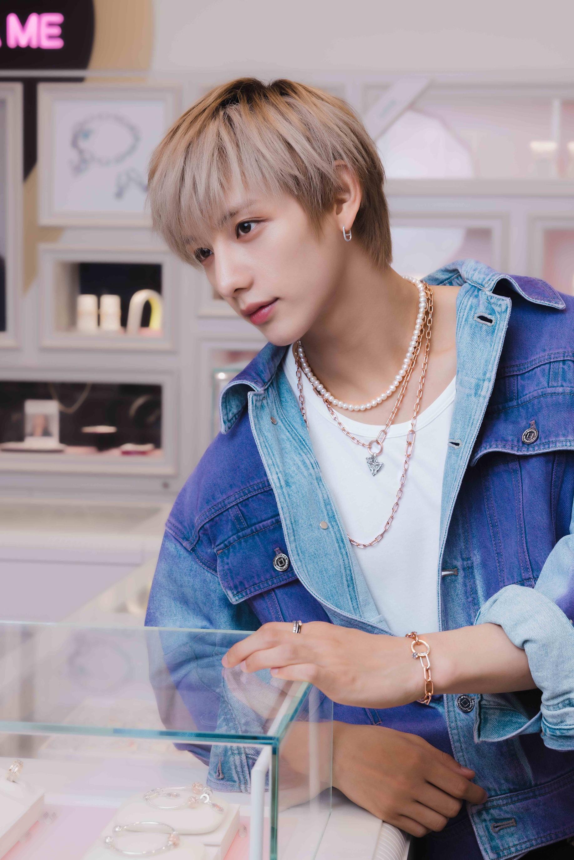 SING大讚項鏈上的Pandora ME 蝴蝶三角牌吊飾設計特別。