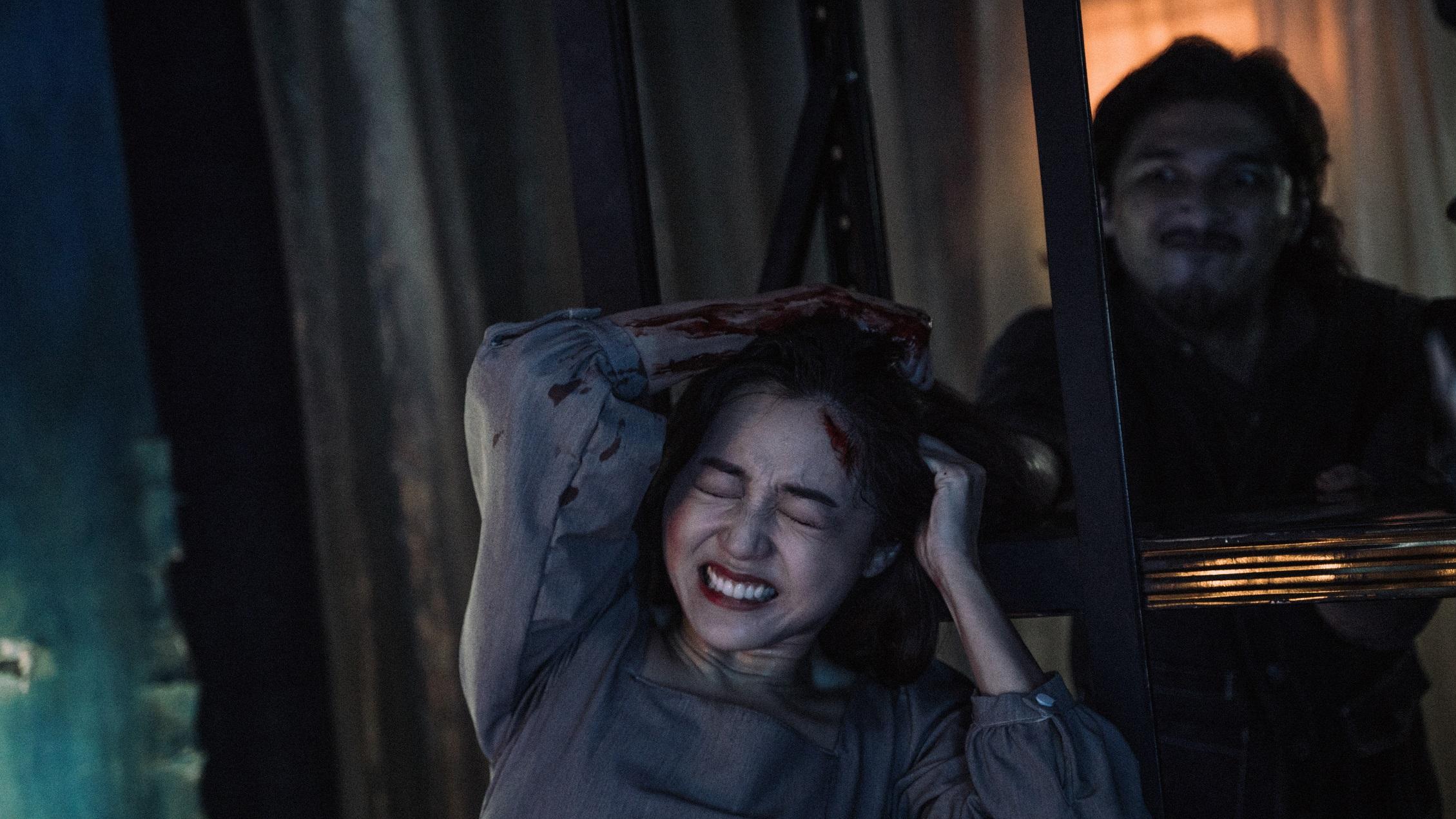 衛詩雅在《失衡凶間之罪與殺》單元故事《頭髮》,遭「戀髮癖」的黃又南活捉生剝頭皮。