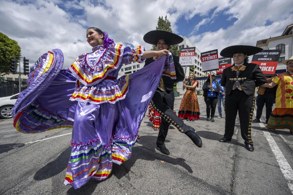 美國劇作家協會上周五在加州舉行遊行。(美聯社)