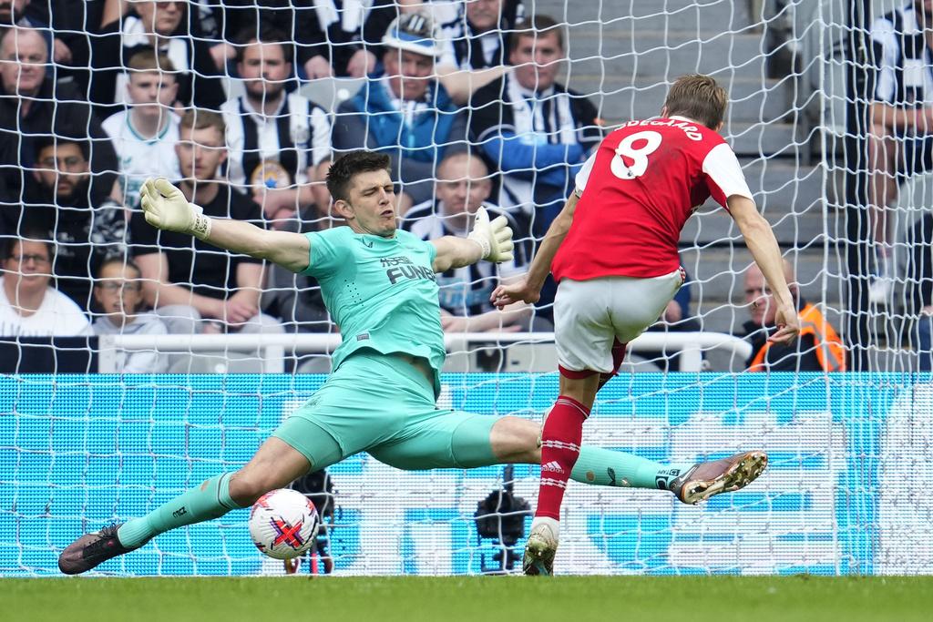 英超|阿仙奴2:0客破紐卡素 繼續追趕榜首位置