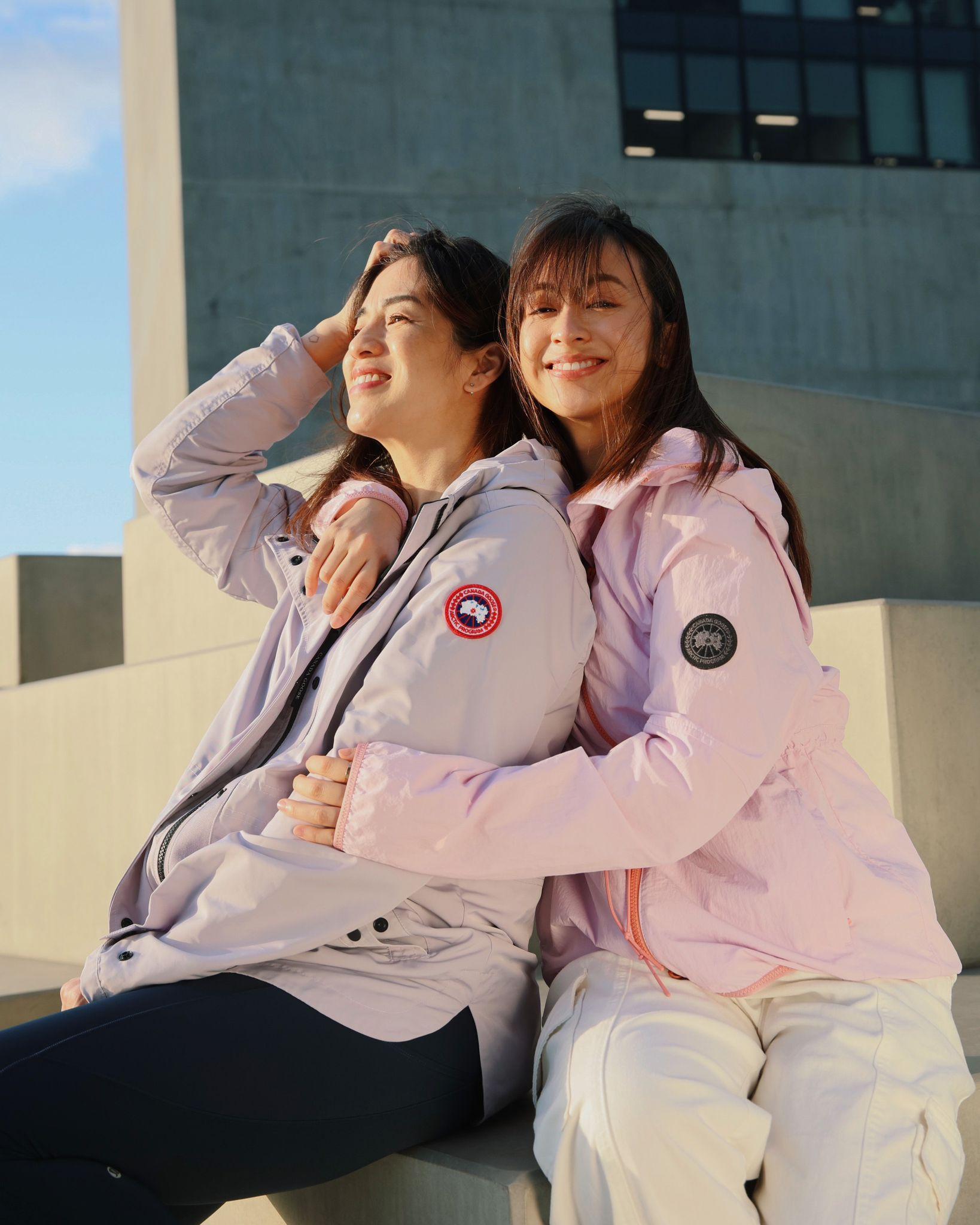 黃爾汶Agnes:Lundell風衣(日落粉) $5,000、黃爾汶媽媽:Minden外套(淡紫色) $5,500