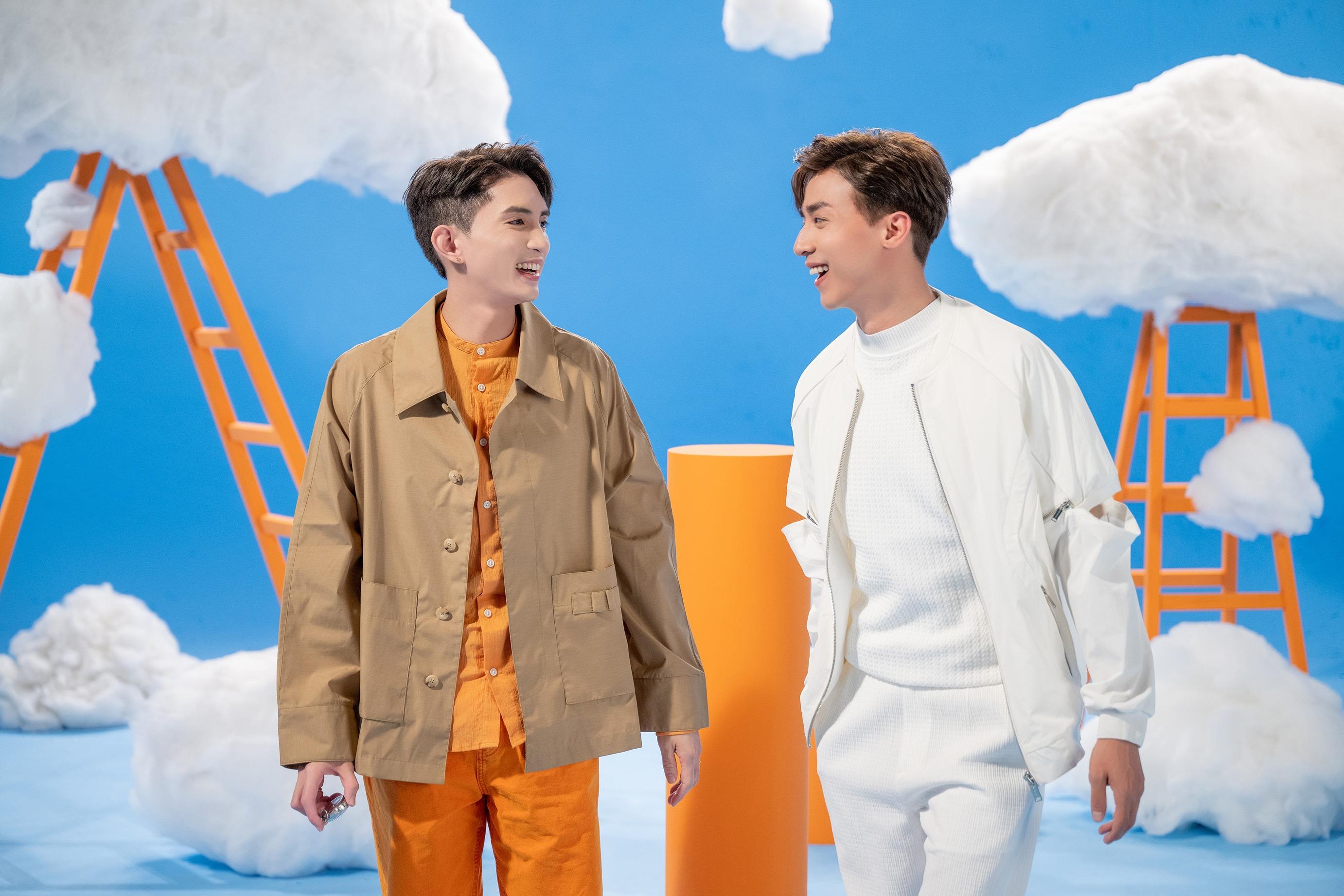 Mirror正副隊長楊樂文(LOKMAN)及江𤒹生(AK)合作,拍攝「Double年輕大對決」廣告企劃。