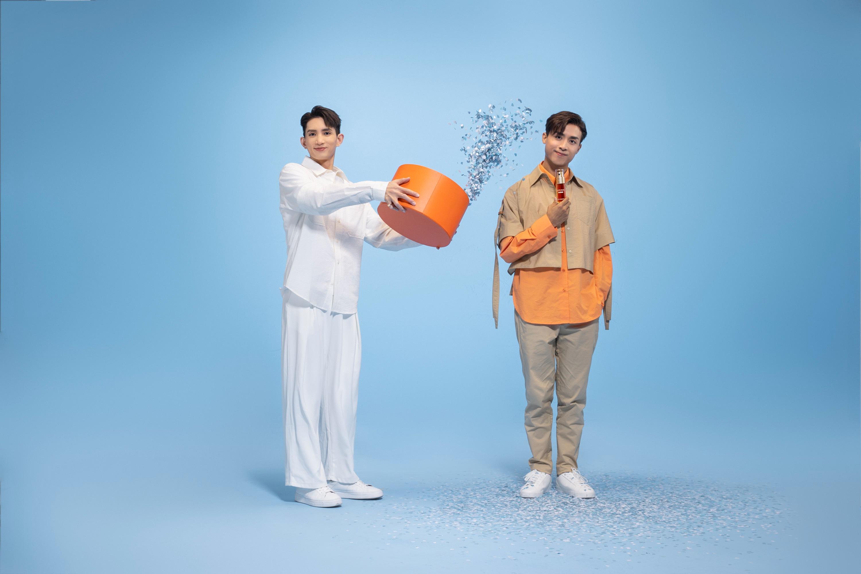 Mirror正副隊長楊樂文(LOKMAN)及江𤒹生(AK)合作,拍攝「Double年輕大對決」廣告企劃。