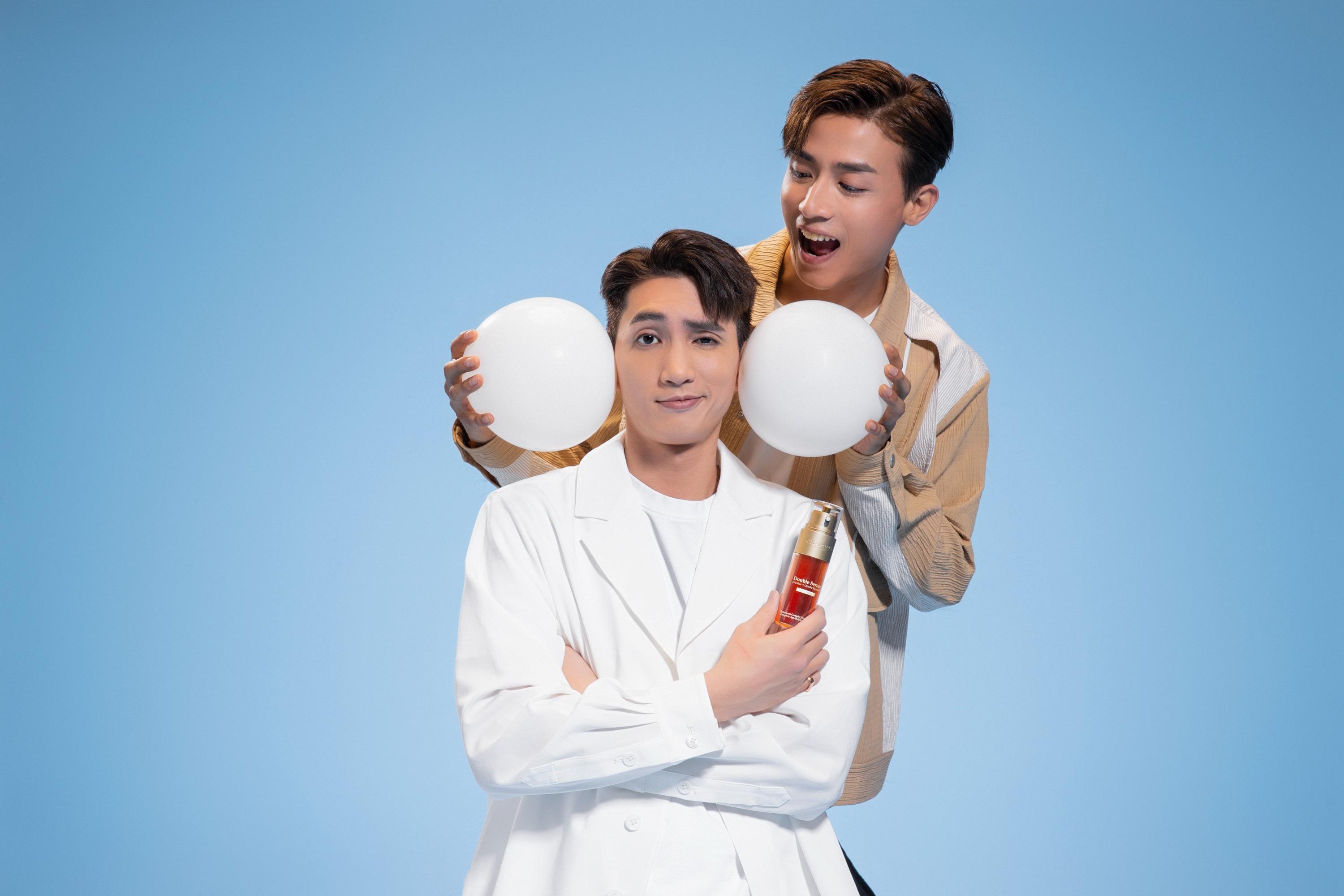 Mirror正副隊長楊樂文(LOKMAN)及江𤒹生(AK)合作,拍攝「Double年輕大對決」廣告企劃。