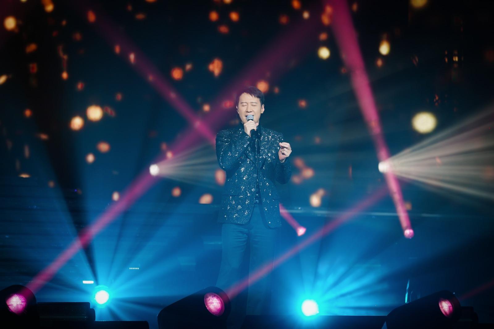 《黎明Stage on 8演唱會》在澳門新濠影滙綜藝館揭開序幕。