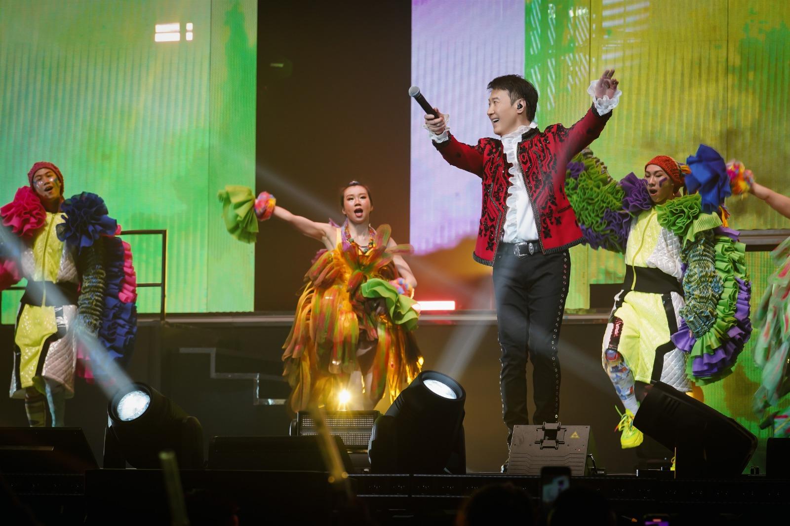 《黎明Stage on 8演唱會》在澳門新濠影滙綜藝館揭開序幕。