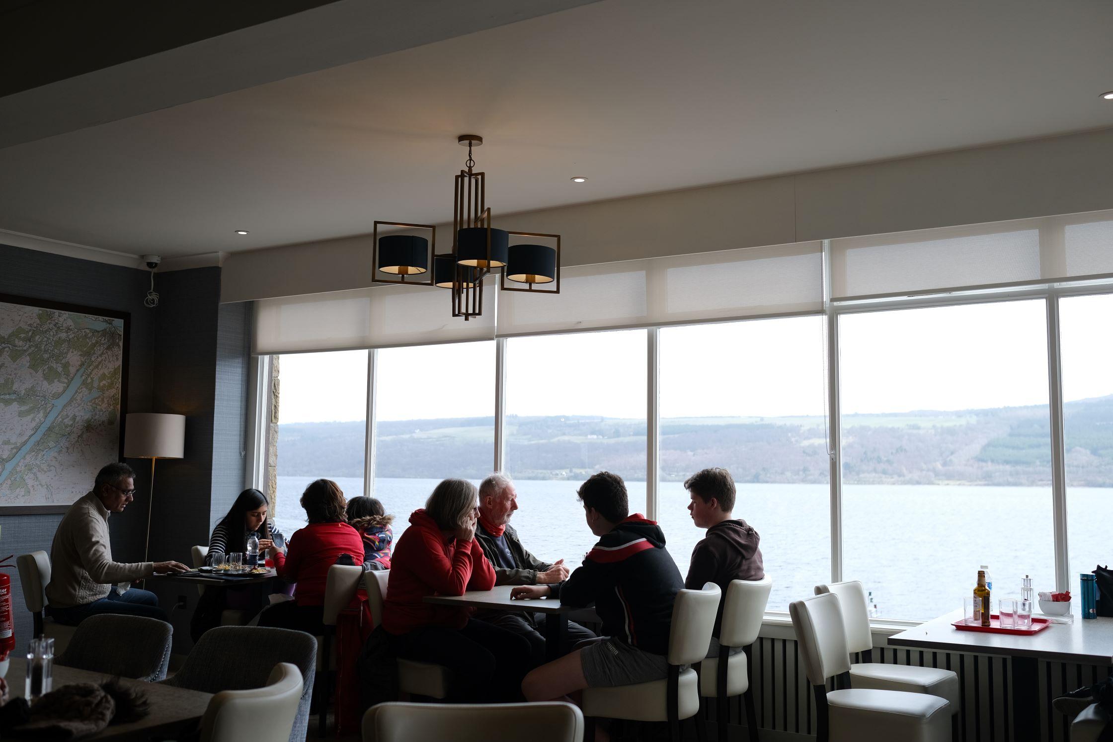 如果有時間,不妨光顧位於遊客中心附近的湖境餐廳,繼續享受這份自然美景。