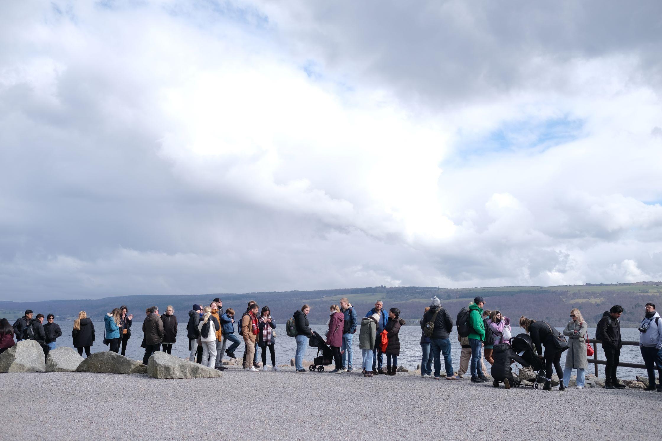 當地設有遊船導覽,需預先在網站提早訂購船票