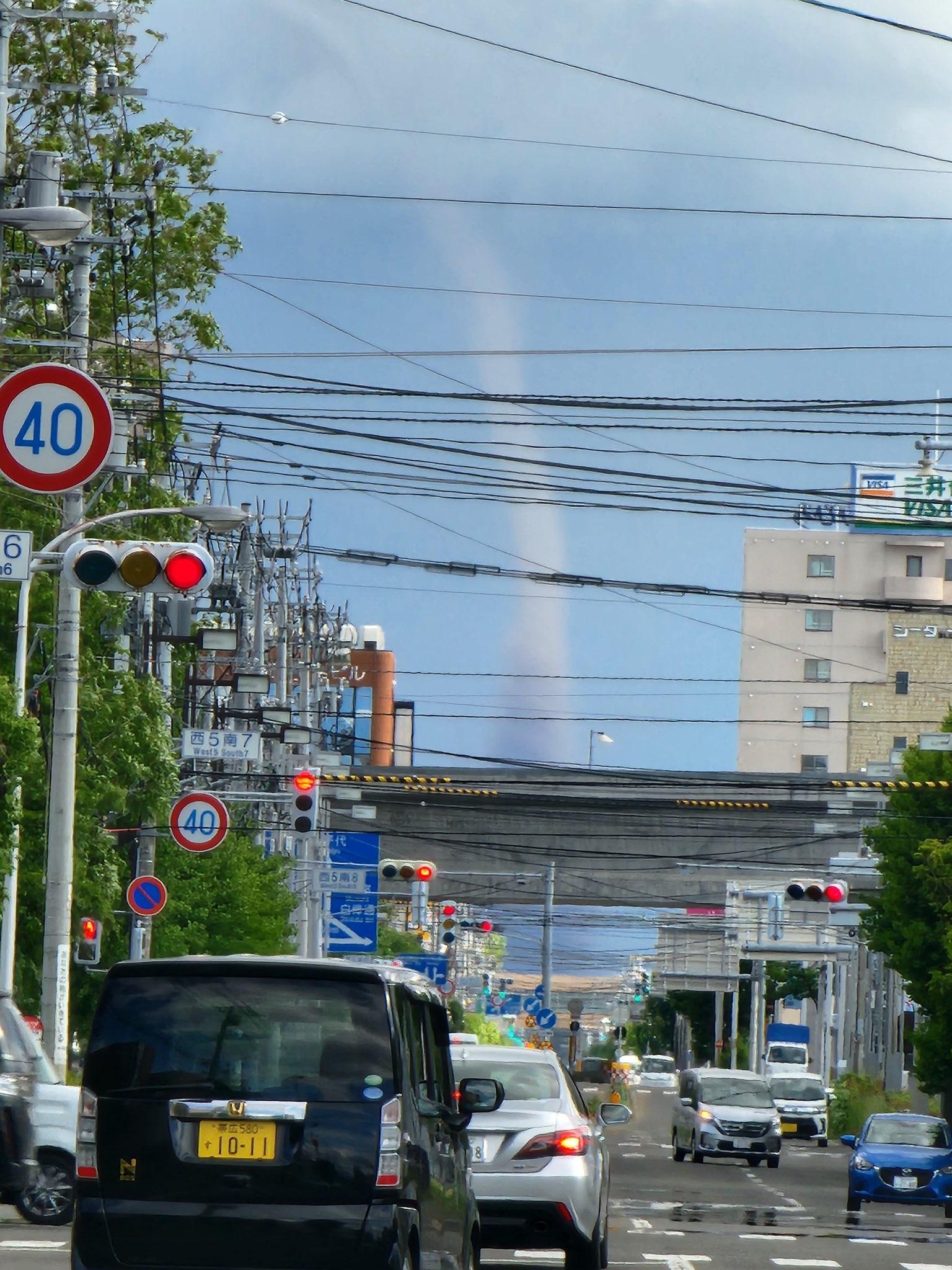 北海道帶廣市出現龍捲風。(Twitter圖片)