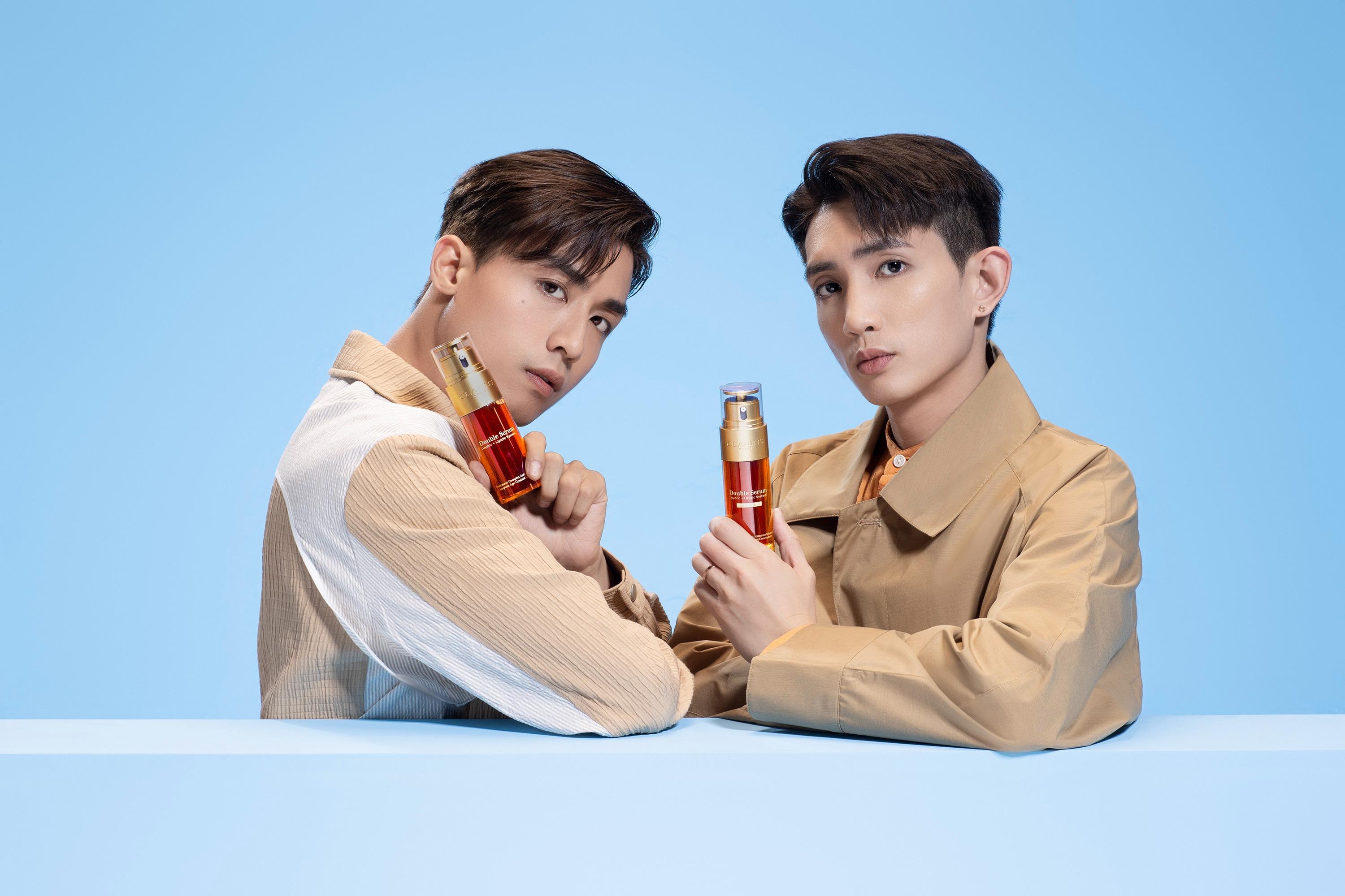 Mirror正副隊長楊樂文(LOKMAN)及江𤒹生(AK)合作,拍攝「Double年輕大對決」廣告企劃。