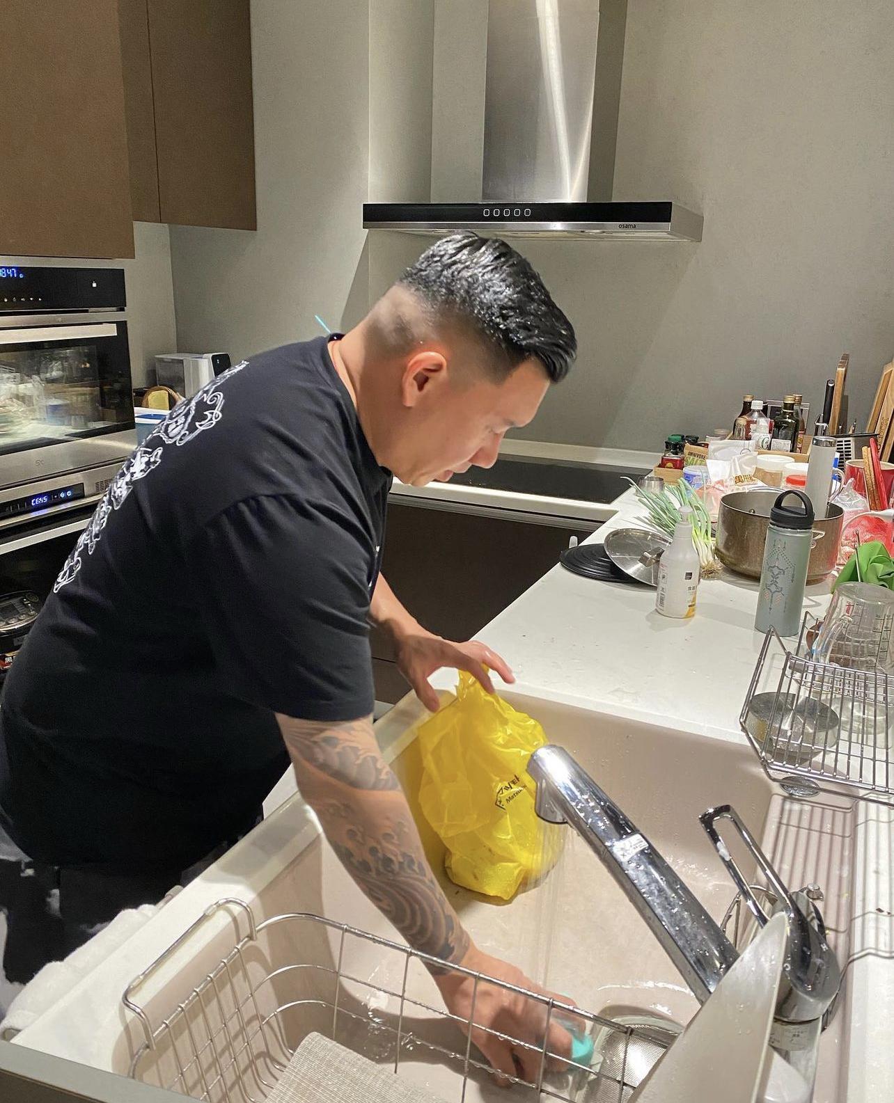 田蕊妮指杜洨澤愈來愈成熟,近年願意與妻子分擔家務。