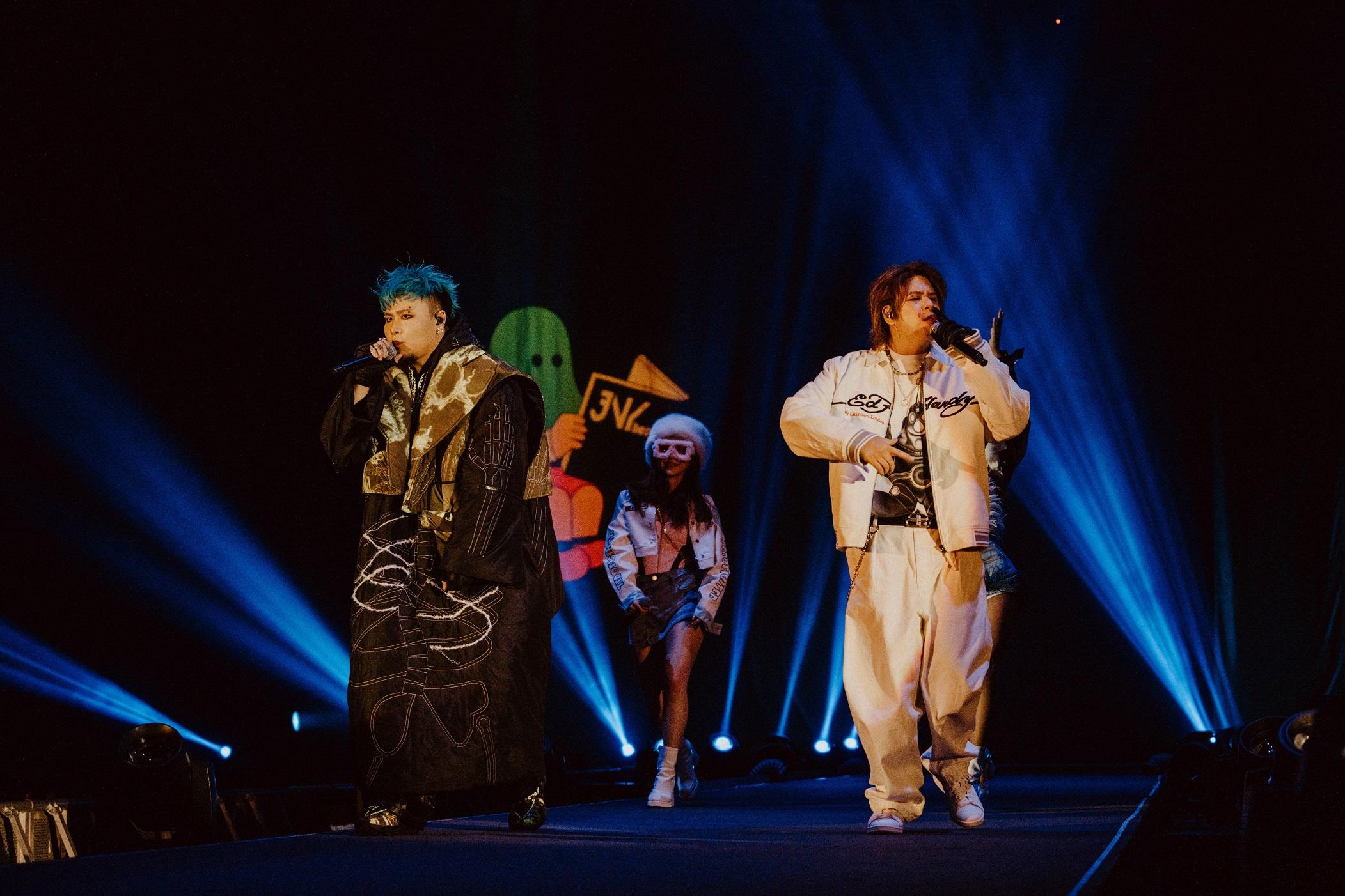 JNYBeatz feat. Delta T唱《No More Words To Say》。