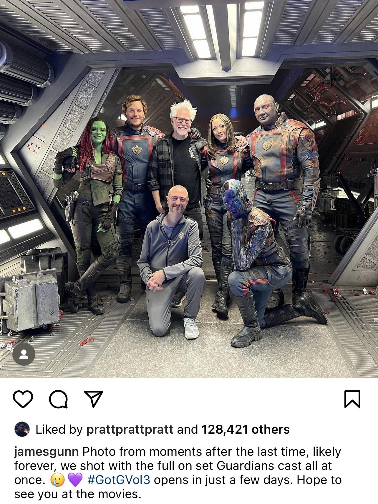 導演James Gunn出po,分享片場齊人的最後一張合照。
