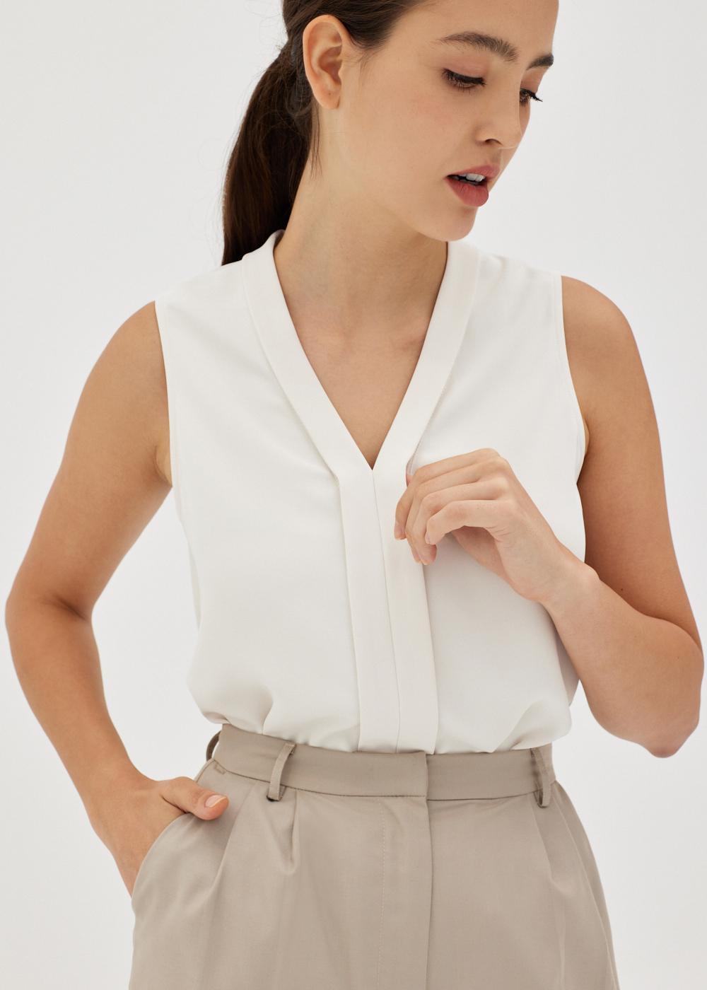 Karileen Front Collar Sleeveless Top HK$118 (original HK$235)