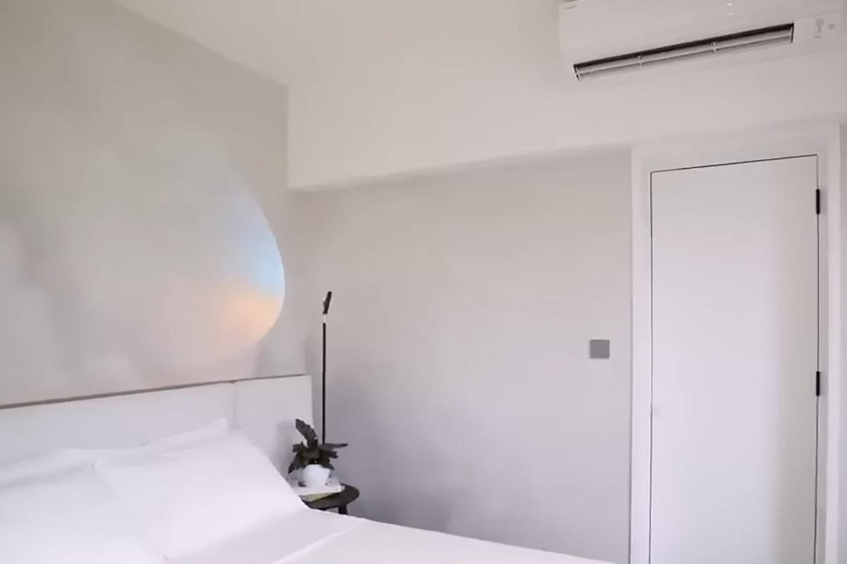 被指懷疑打穿主力牆改裝而成的房門。(片段截圖)