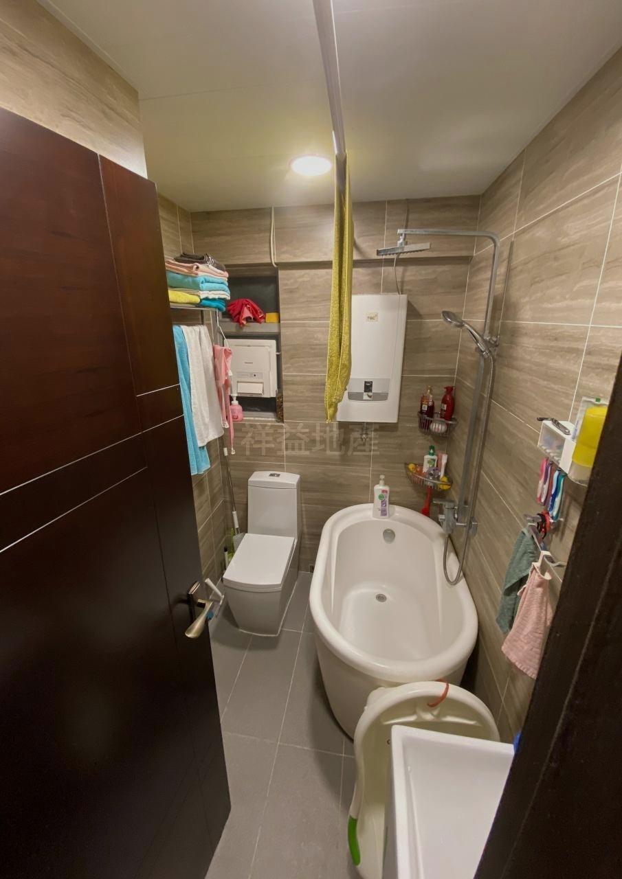 浴室採浴缸設計,裝修企理雅緻。(代理提供)