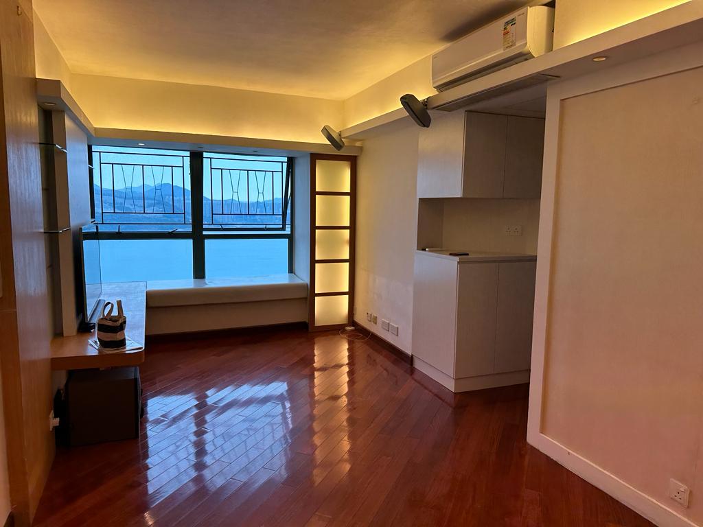 長方形開則大廳,裝修實用美觀。(代理提供)