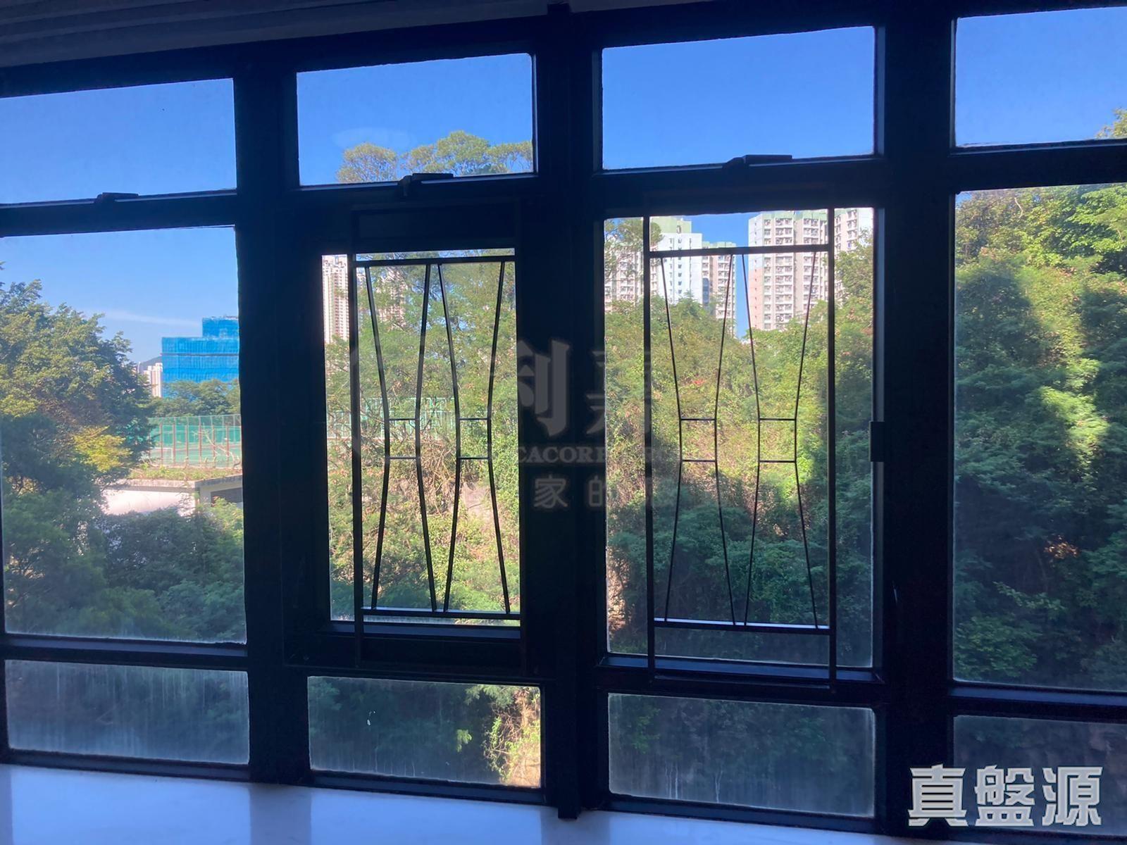 單位以開揚山景為主,環境清靜舒適。(代理提供)