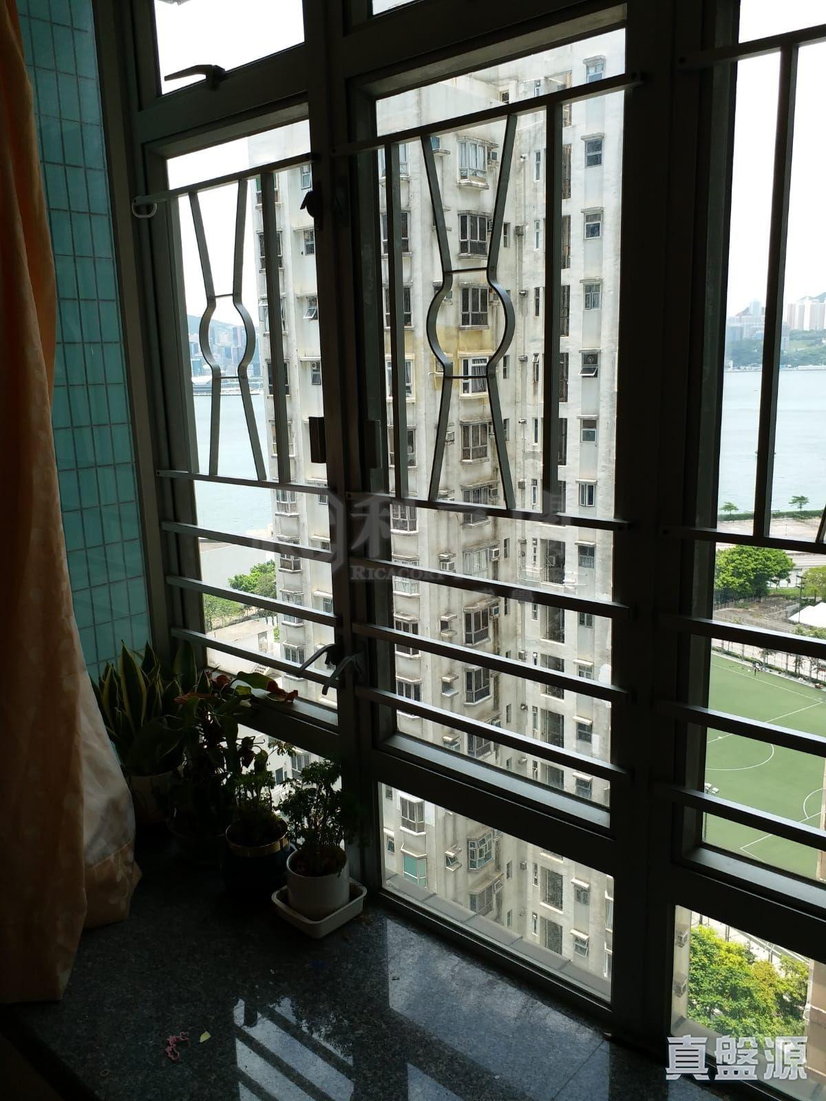 單位主要望海景、樓景和球場景為主,景觀開揚。(代理提供)