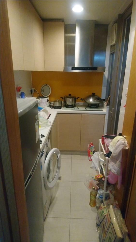 廚房面積不太大,配套新淨齊全。(代理提供)