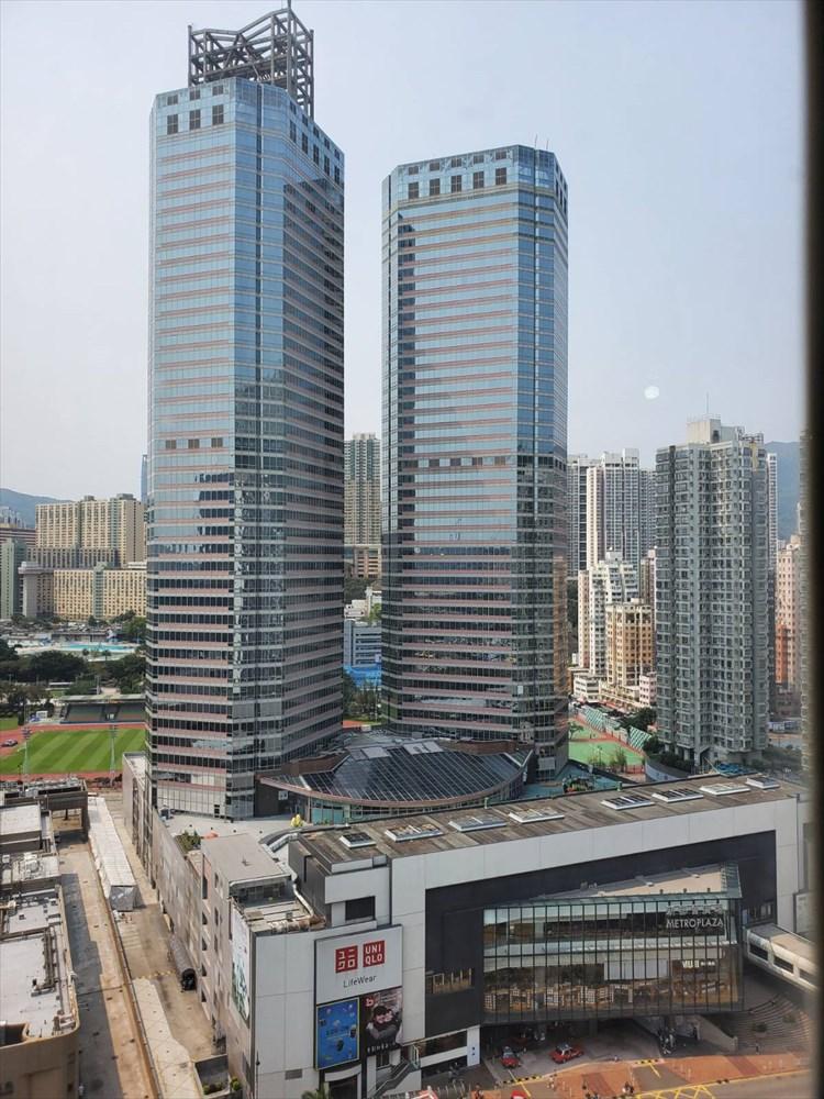 單位面向新葵芳廣場一帶,望開揚市景及球場景,景觀不俗。(代理提供)