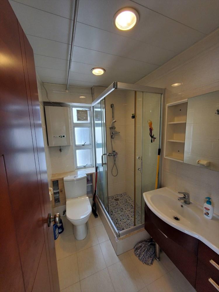 明廁浴室光猛通爽,裝修亦雅緻。(代理提供)