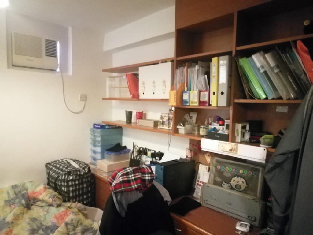 單位整體裝修新淨,附有不少梗櫃及收納架,相當實用。(代理提供)