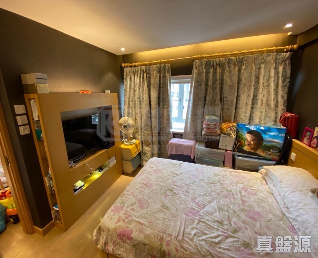 主人房空間寬敞實用,可三邊下床。(代理提供)