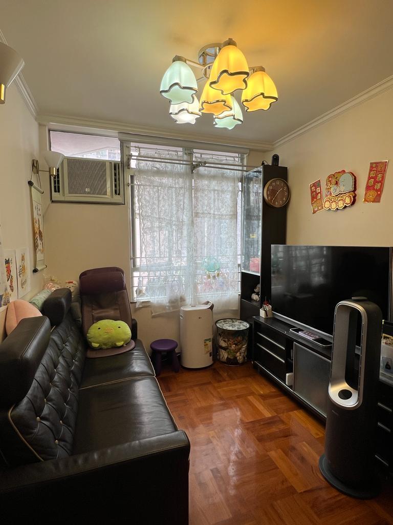 單位間隔為兩房,附設大廳,裝修企理。(代理提供)