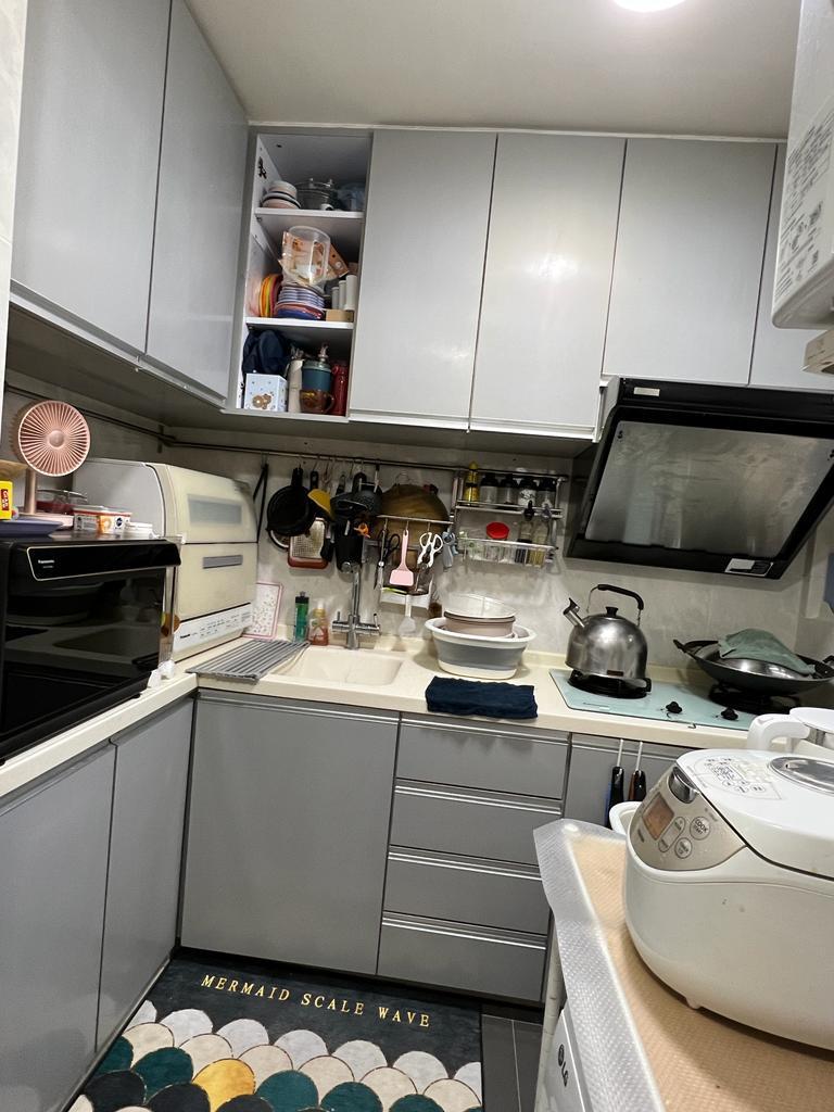 廚房配套齊全新淨。(代理提供)