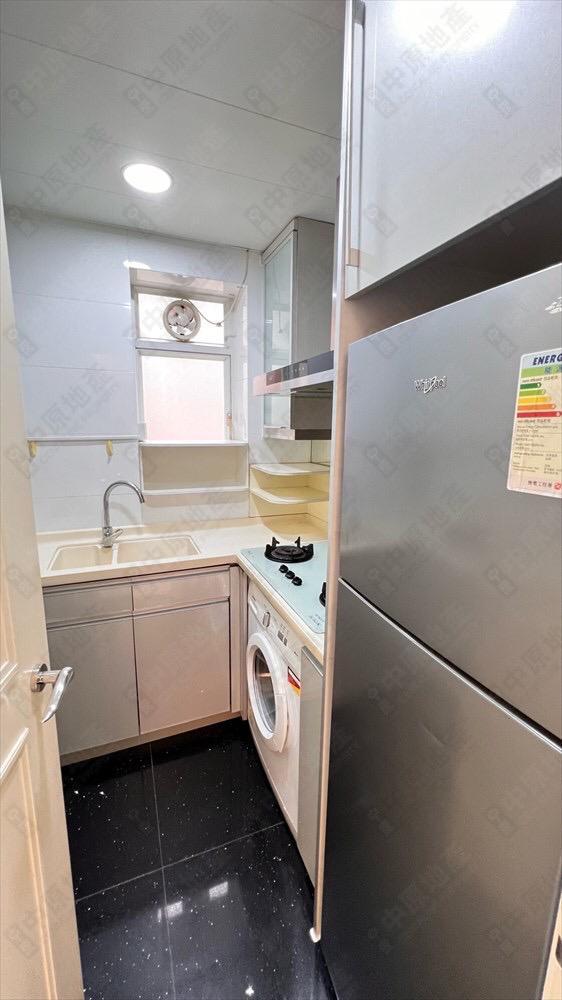 廚房空間闊落實用。(代理提供)