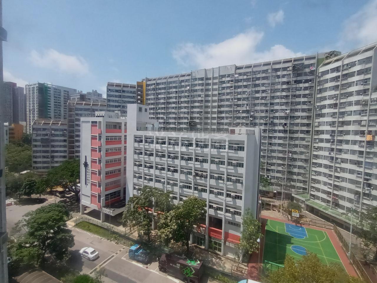 單位主要望學校景和樓景,景觀開揚。(代理提供)