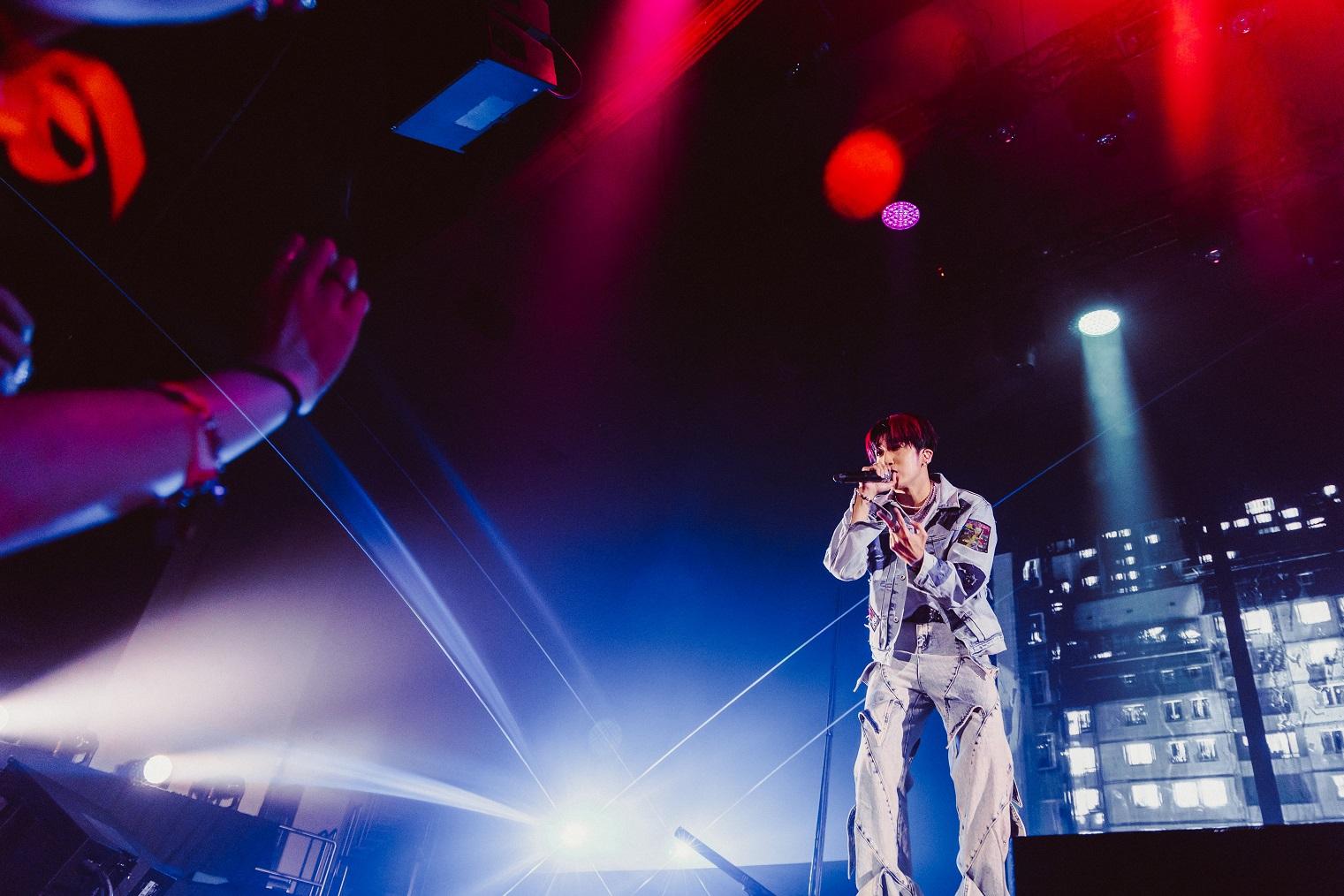 婁峻碩來港開個人騷,特地上堂學廣東話。