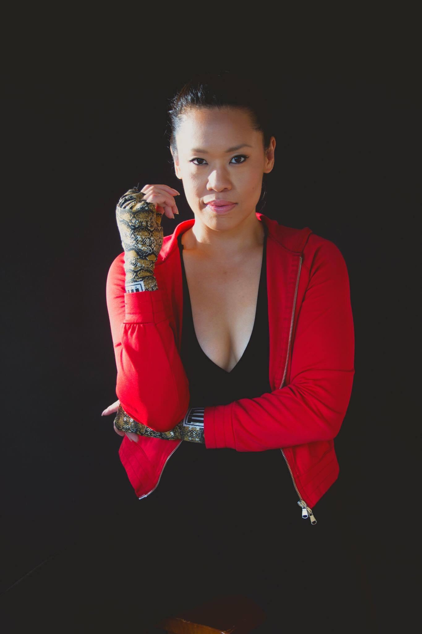 Tiffany Chen是華裔太極教練,其父親則是知名太極拳大師陳至誠。