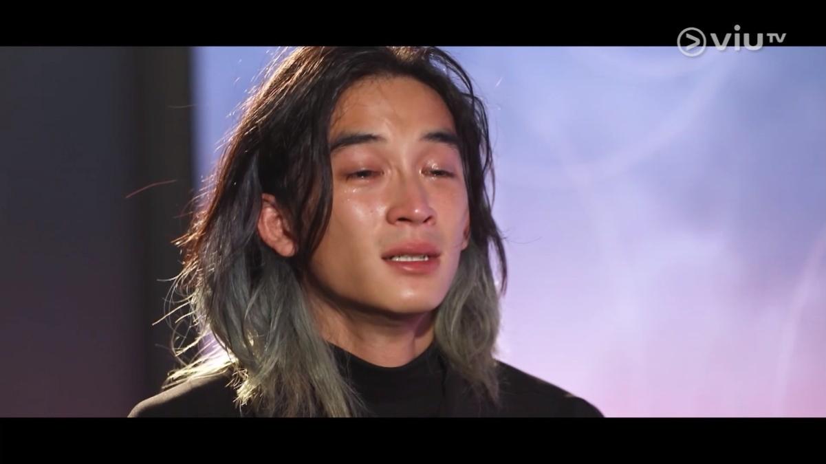 Nathan最終忍不住淚水,哭成淚人。