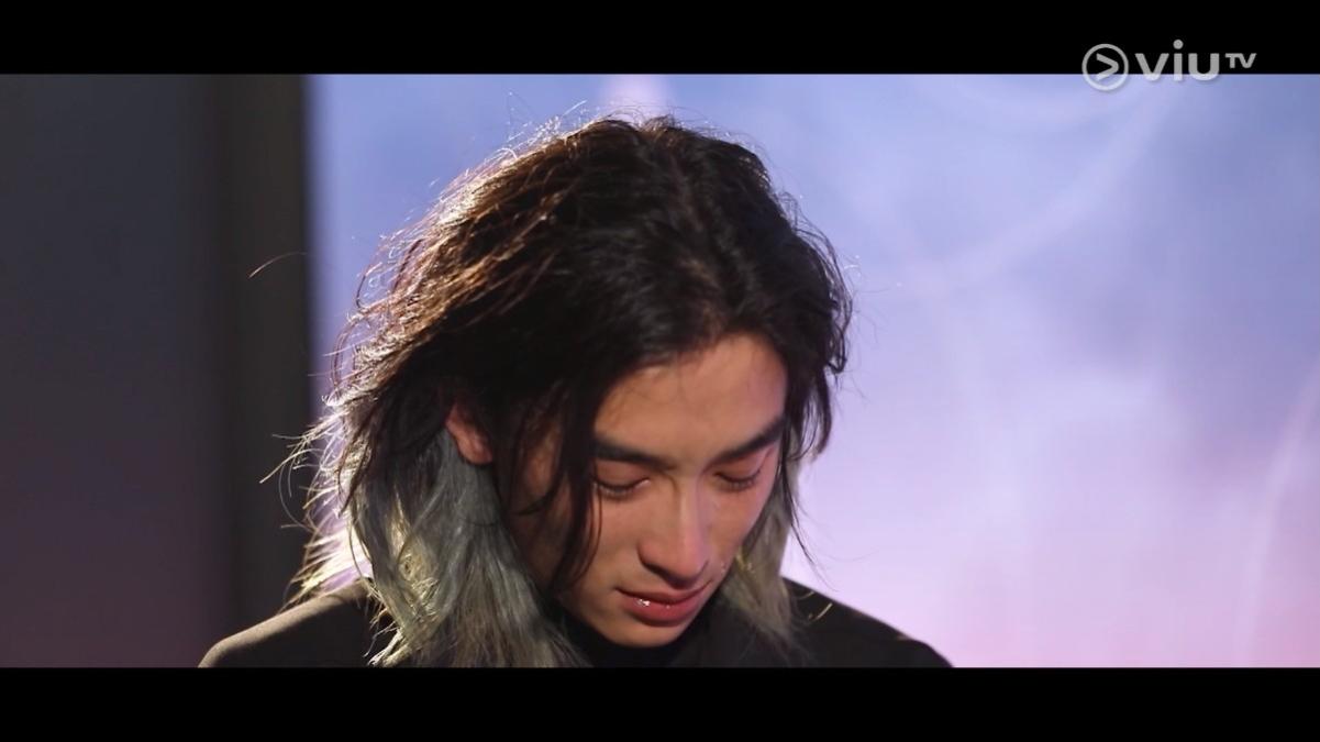 Nathan最終忍不住淚水,哭成淚人。